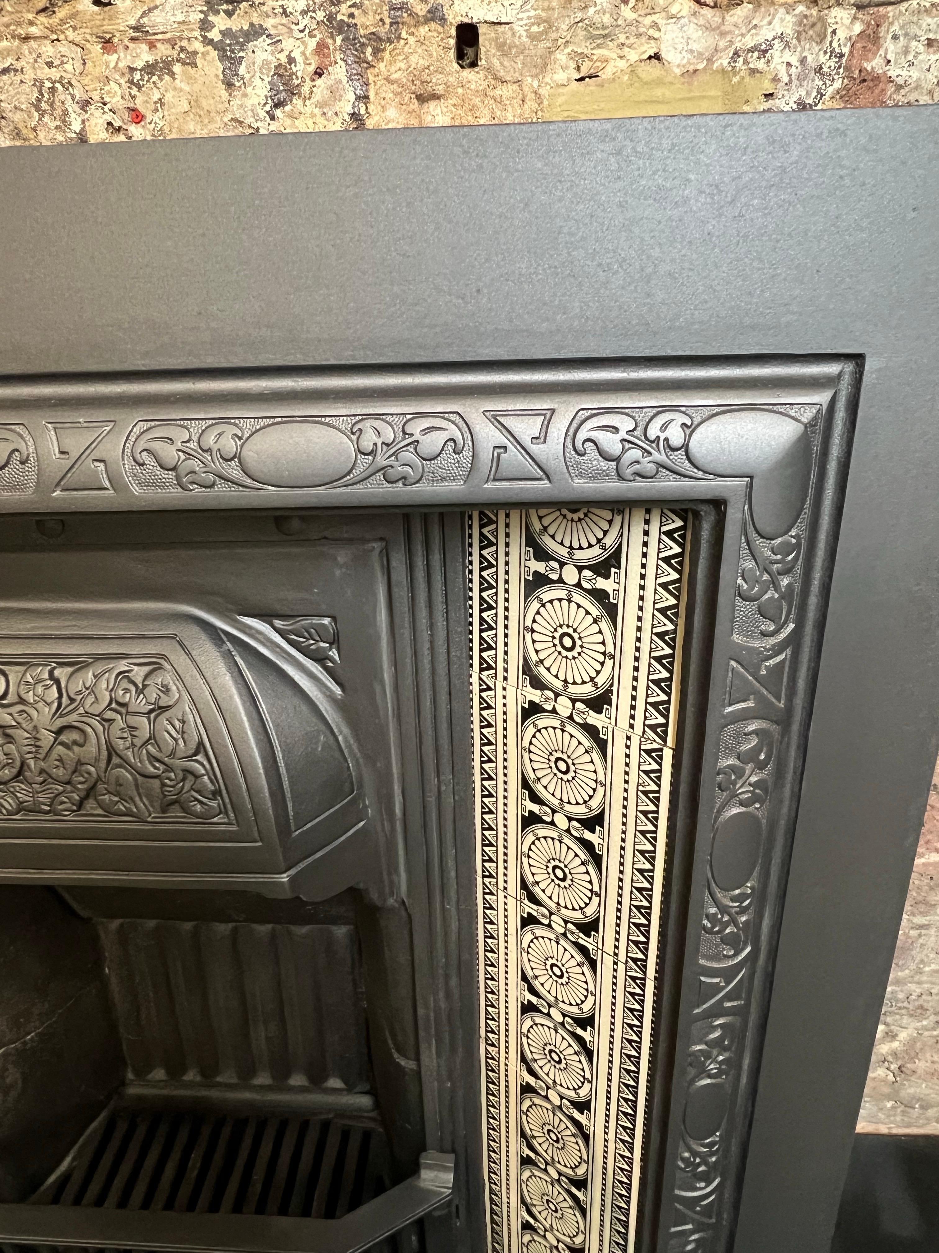 19th Century Cast Iron Tiled Fireplace Insert For Sale 6
