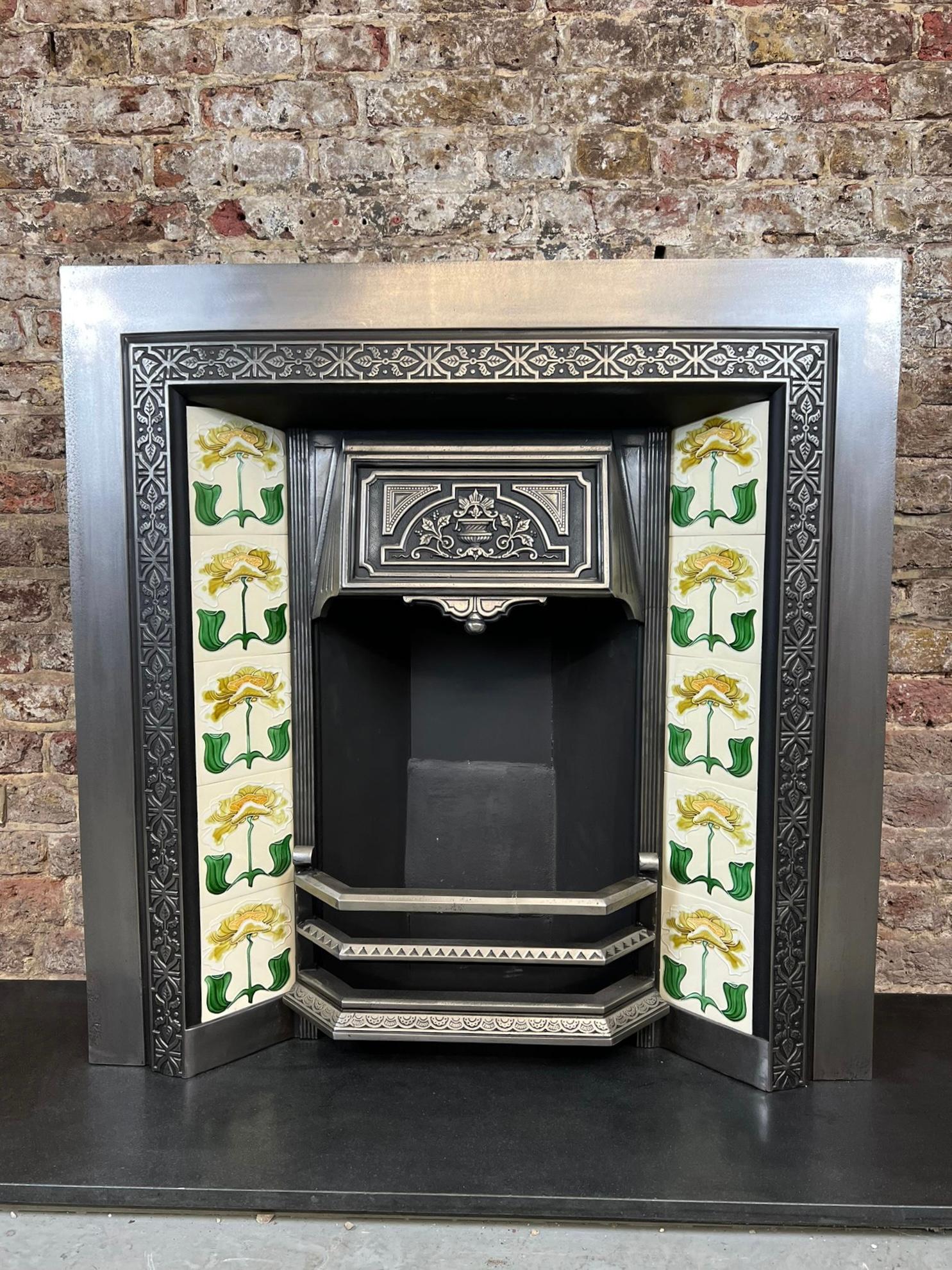 English 19th Century Cast Iron Tiled Fireplace Insert For Sale