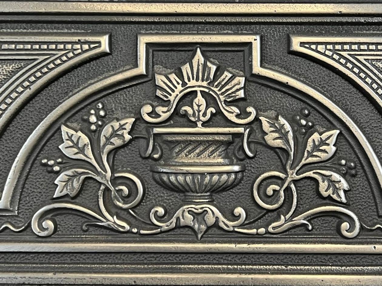 XIXe siècle Insert de cheminée en fonte du 19ème siècle en vente