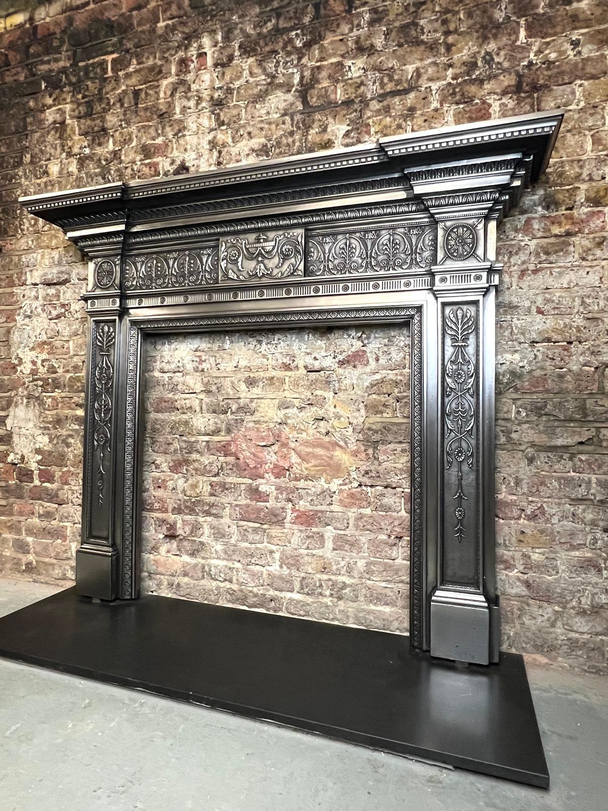 Entourage de cheminée en fonte du 19e siècle, de style victorien, à l'aspect brûlé en vente 3