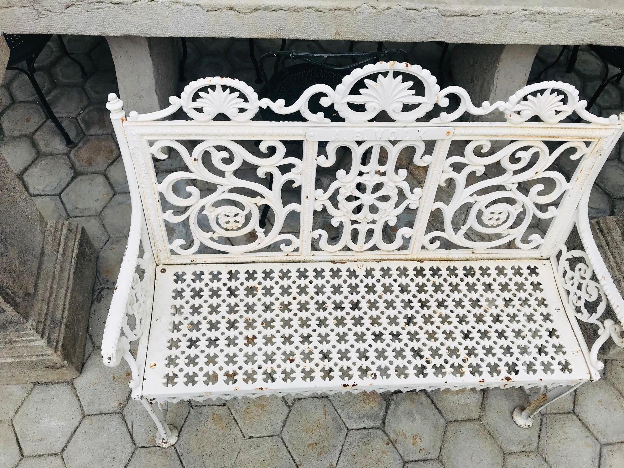 19th Century Cast Iron Victorian Style Garden Bench Antique Outdoor Seating LA In Good Condition In West Hollywood, CA