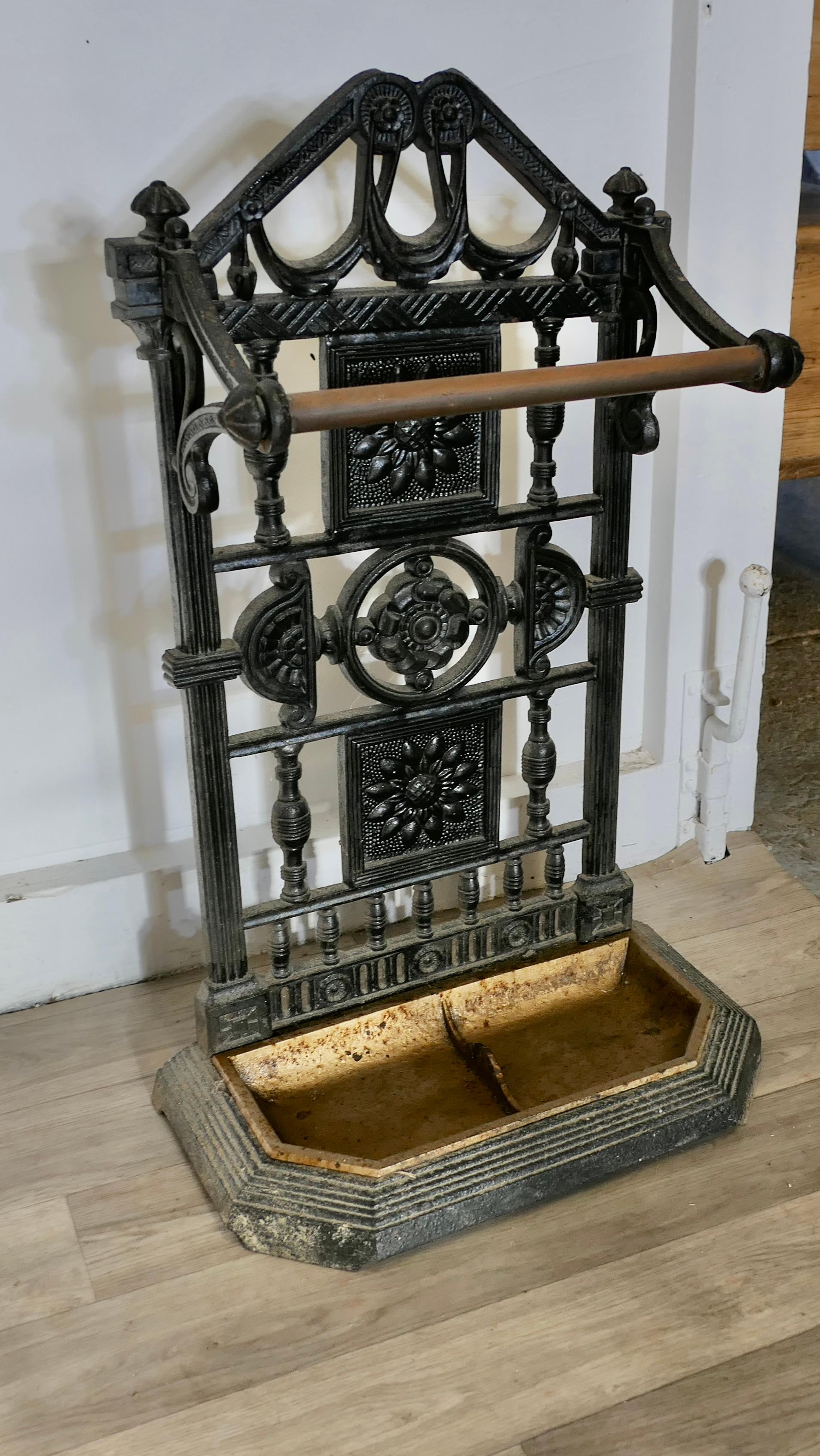 Vittoriano XIX secolo Cast  Porta bastone o porta ombrello in ferro  Un pezzo incantevole in vendita