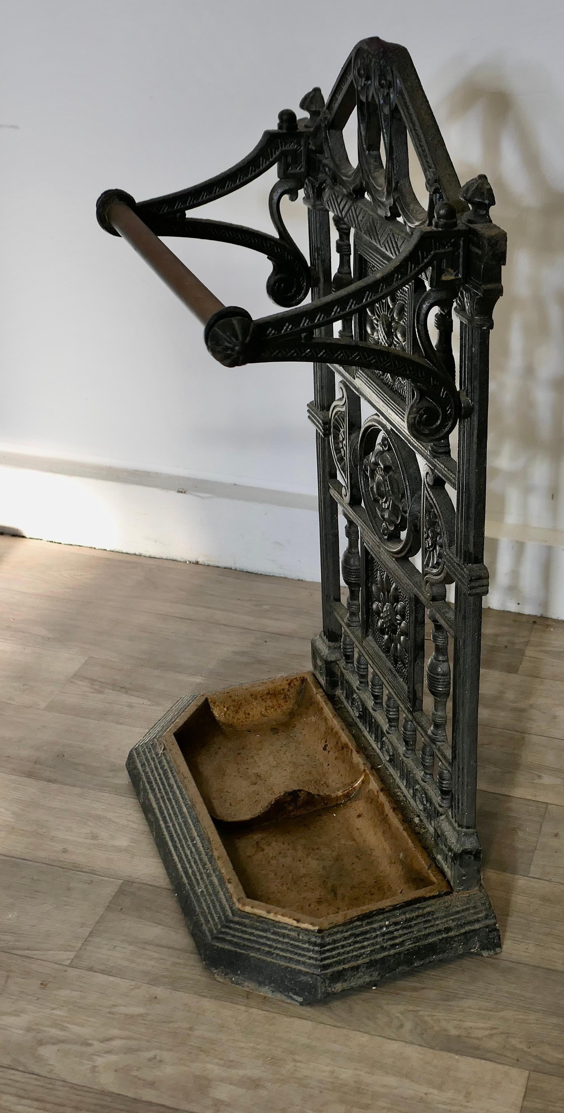 Ferro XIX secolo Cast  Porta bastone o porta ombrello in ferro  Un pezzo incantevole in vendita