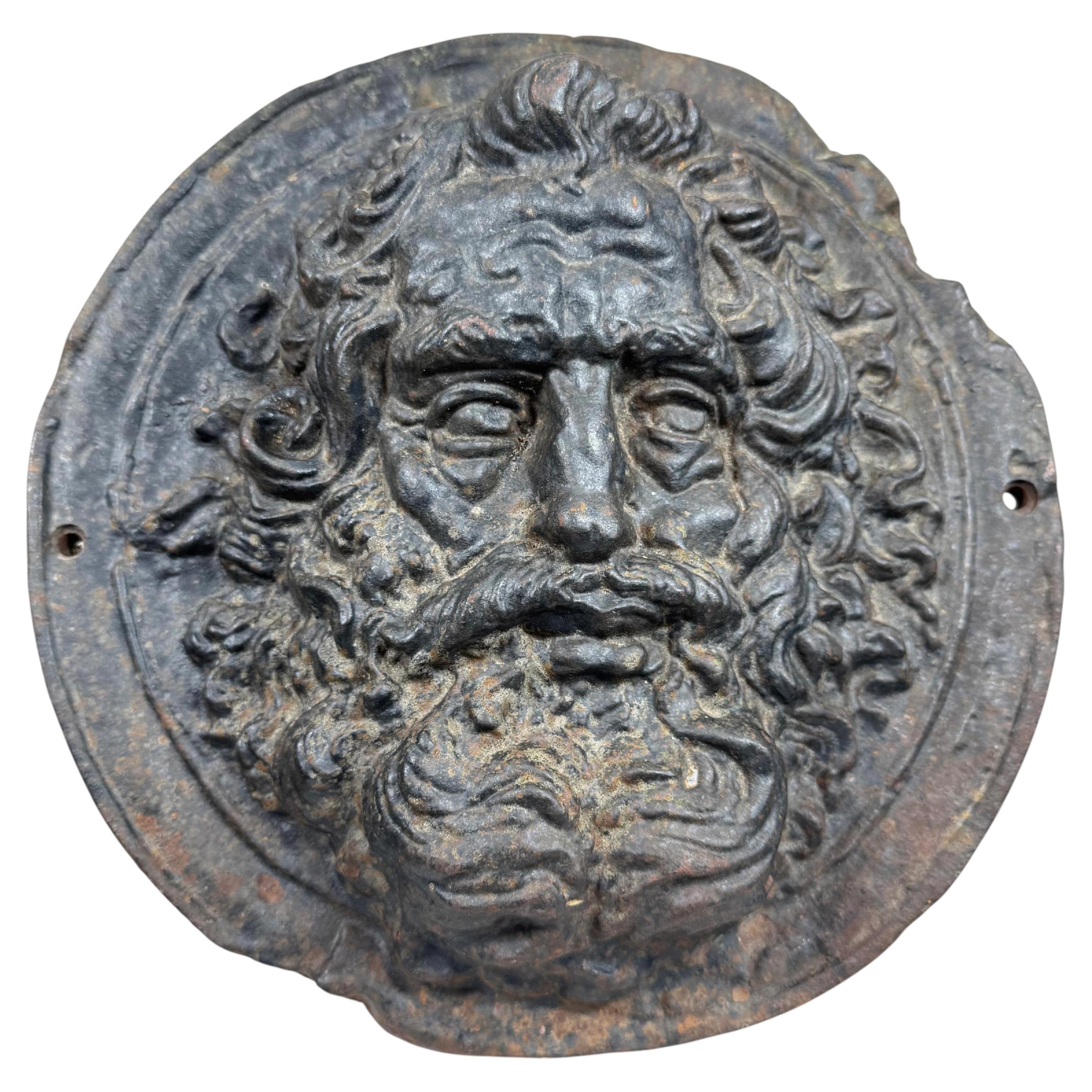 Plaque murale en fonte du XIXe siècle représentant Zeus, probablement une pièce issue du Grand Tour