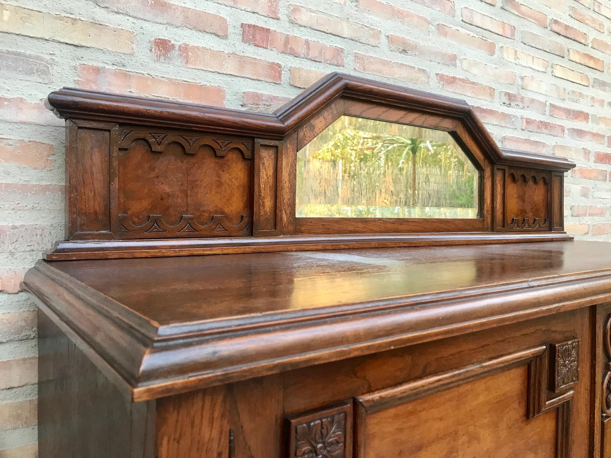 19th Century Catalan Spanish Buffet with Two Doors and Mirror Crest For Sale 4