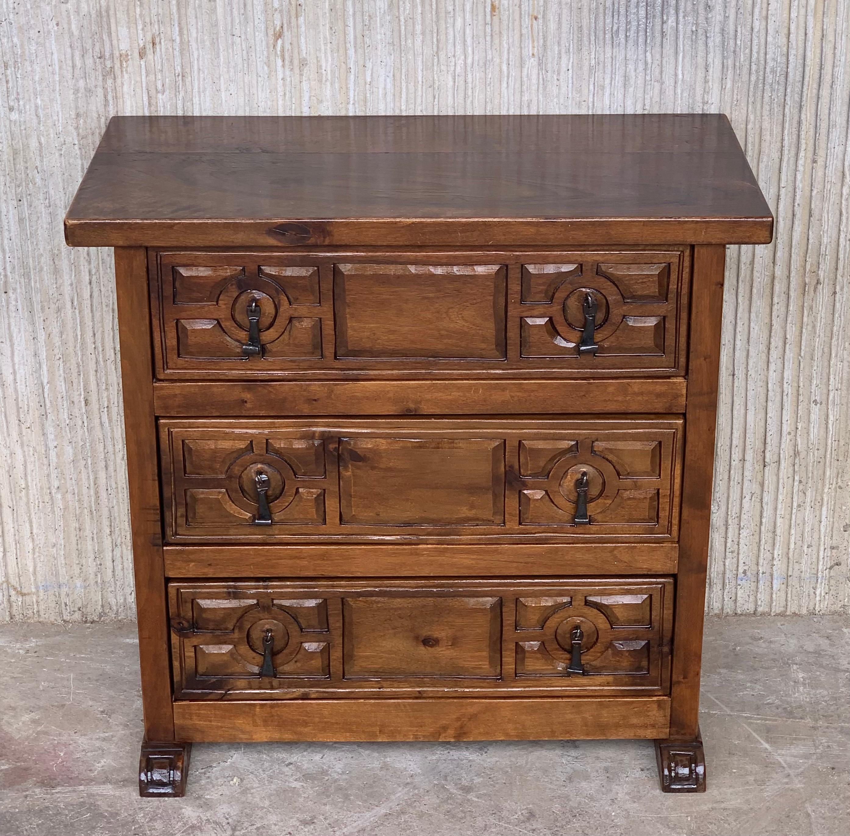 Baroque Revival 19th Century Catalan Spanish Carved Walnut Console or Night Table, Three Drawers For Sale