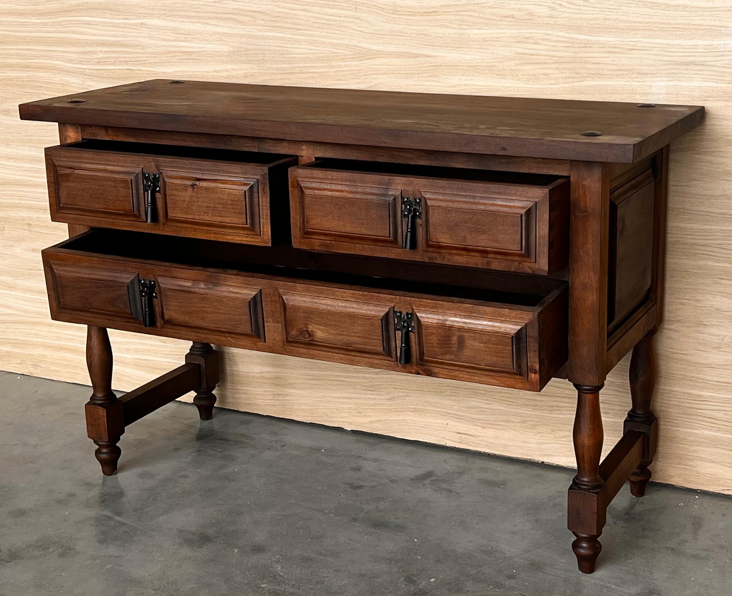 19th Century Catalan Spanish Carved Walnut Console Sofa Table, Four Drawers For Sale 1
