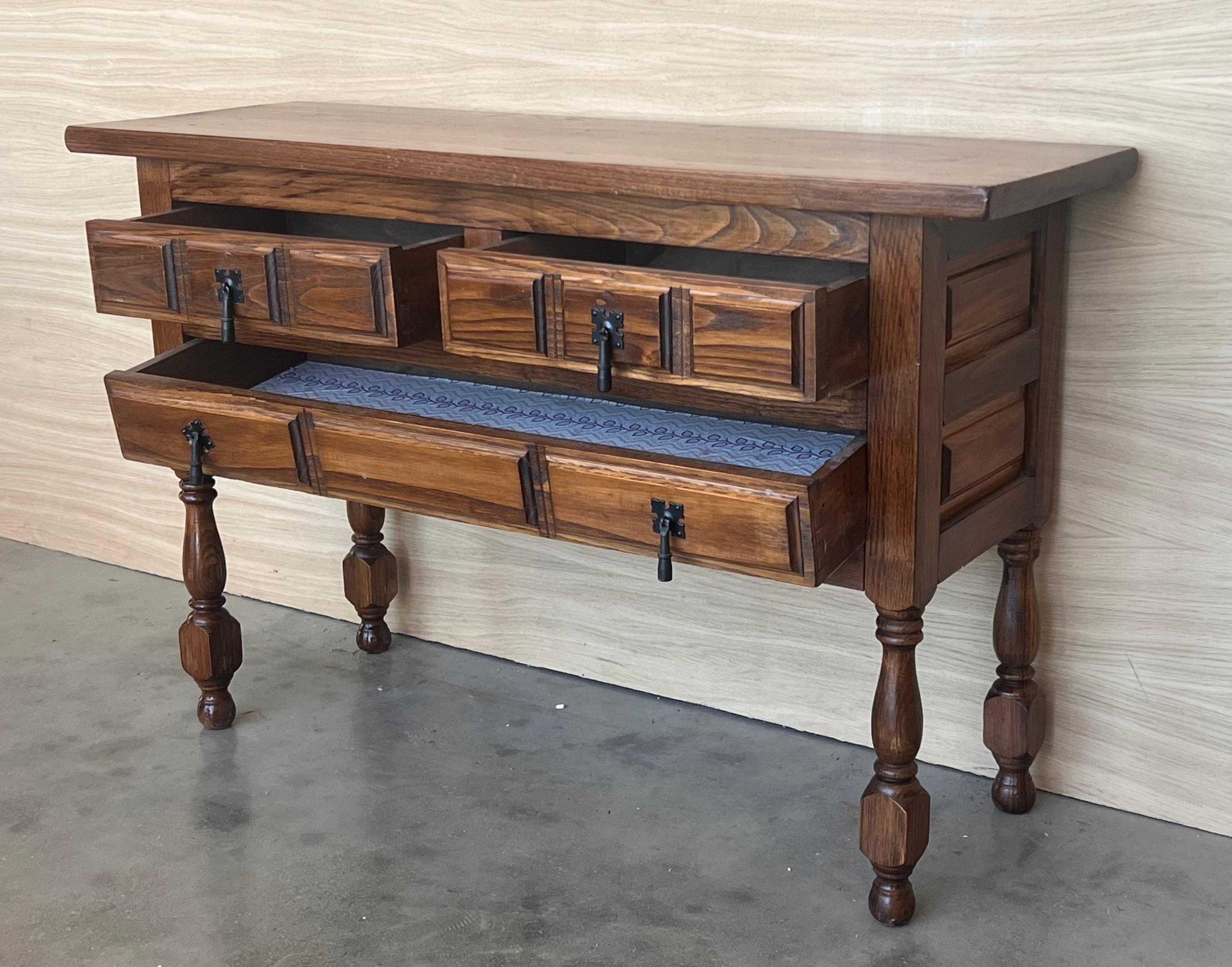 19th Century Catalan Spanish Carved Walnut Console Sofa Table, Four Drawers For Sale 2