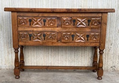 Console de canapé espagnole du 19ème siècle en noyer sculpté, à trois tiroirs