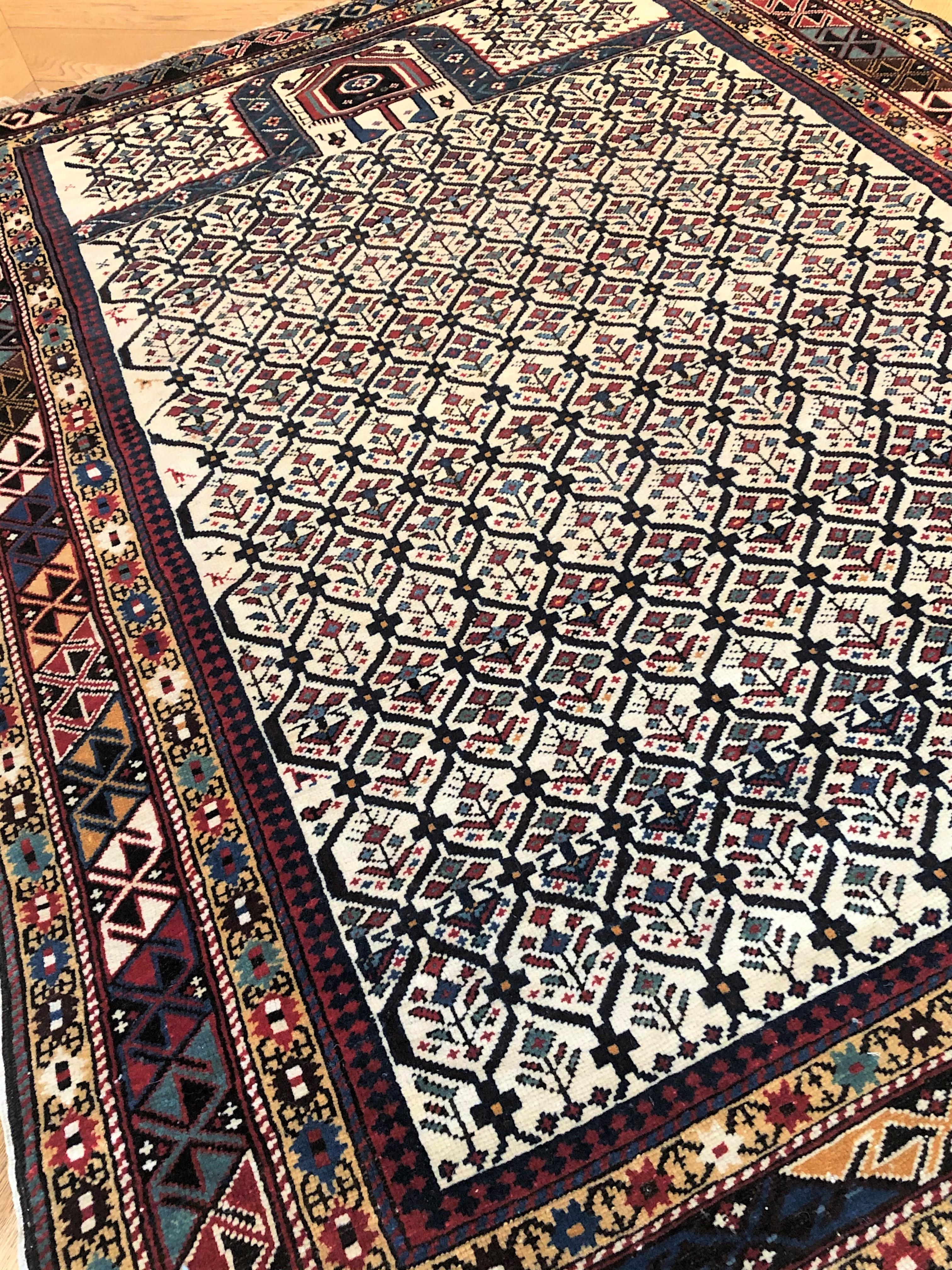 19th Century Caucasian Dagestan White Background and Diamond Pattern Rug, ca1890 In Good Condition In Firenze, IT