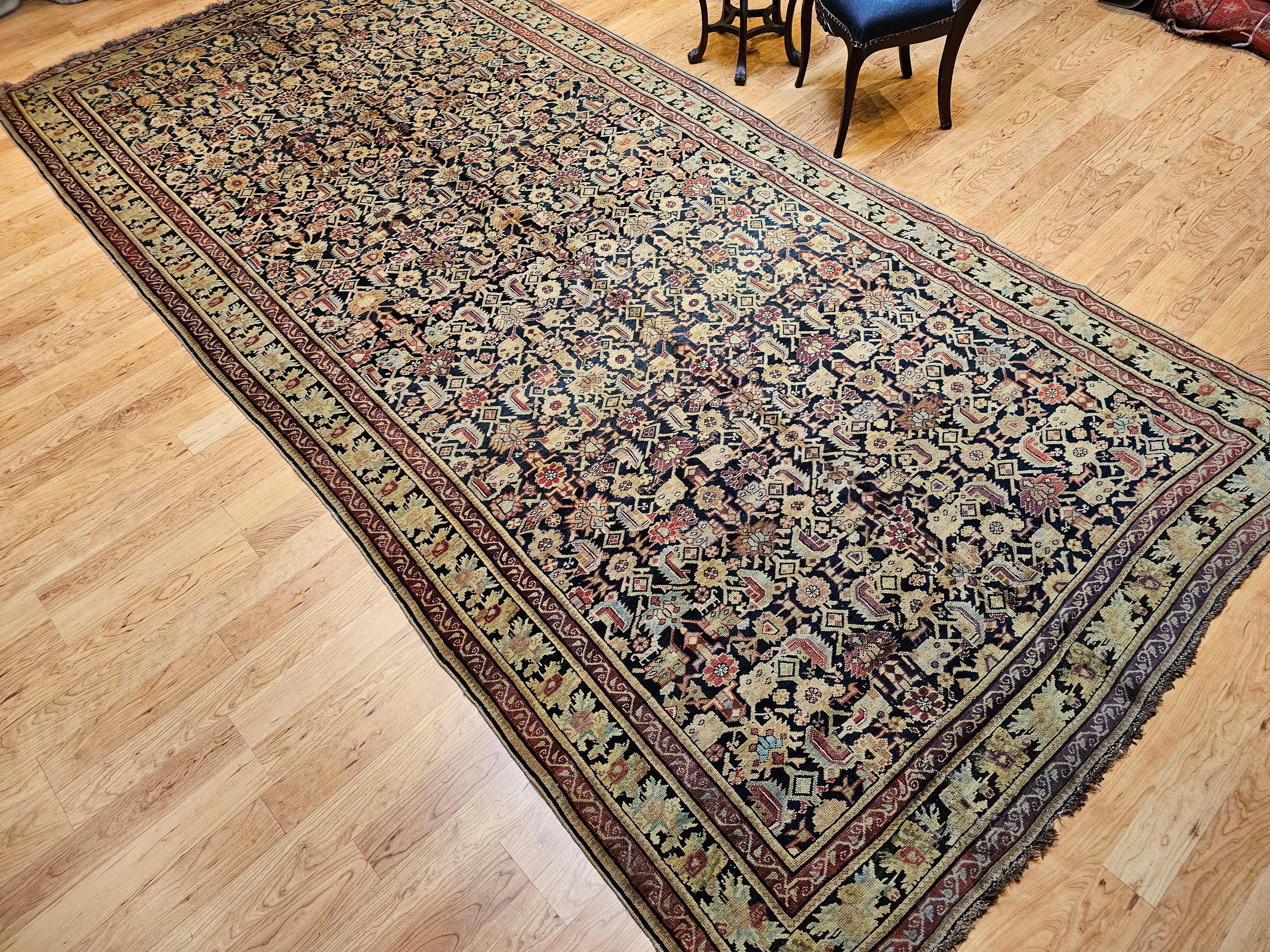 Alfombra de la Galería Karabagh del Cáucaso del siglo XIX en  Azul marino, Marrón, Azul, Rosa, Verde en venta 4