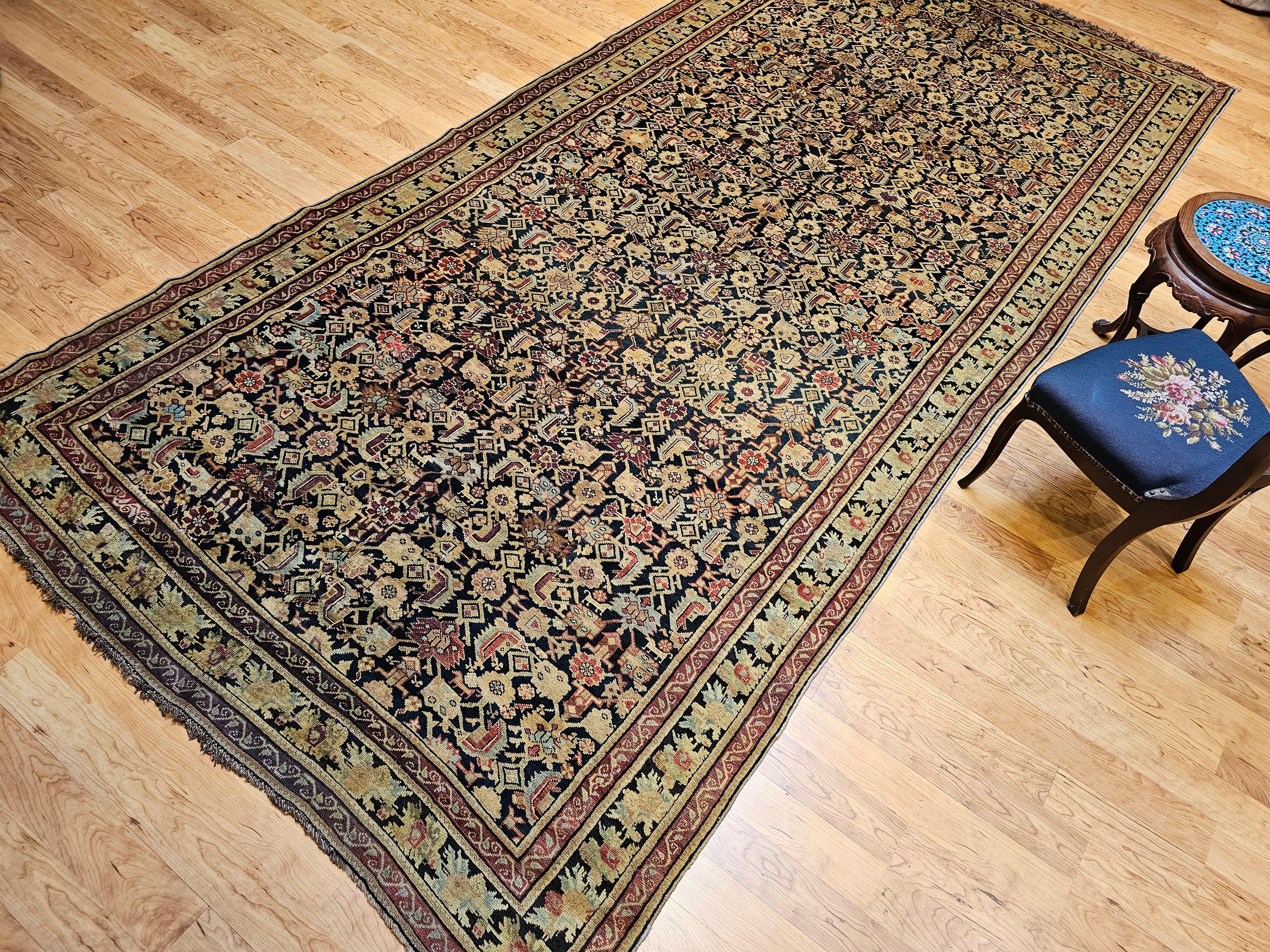Alfombra de la Galería Karabagh del Cáucaso del siglo XIX en  Azul marino, Marrón, Azul, Rosa, Verde en venta 6
