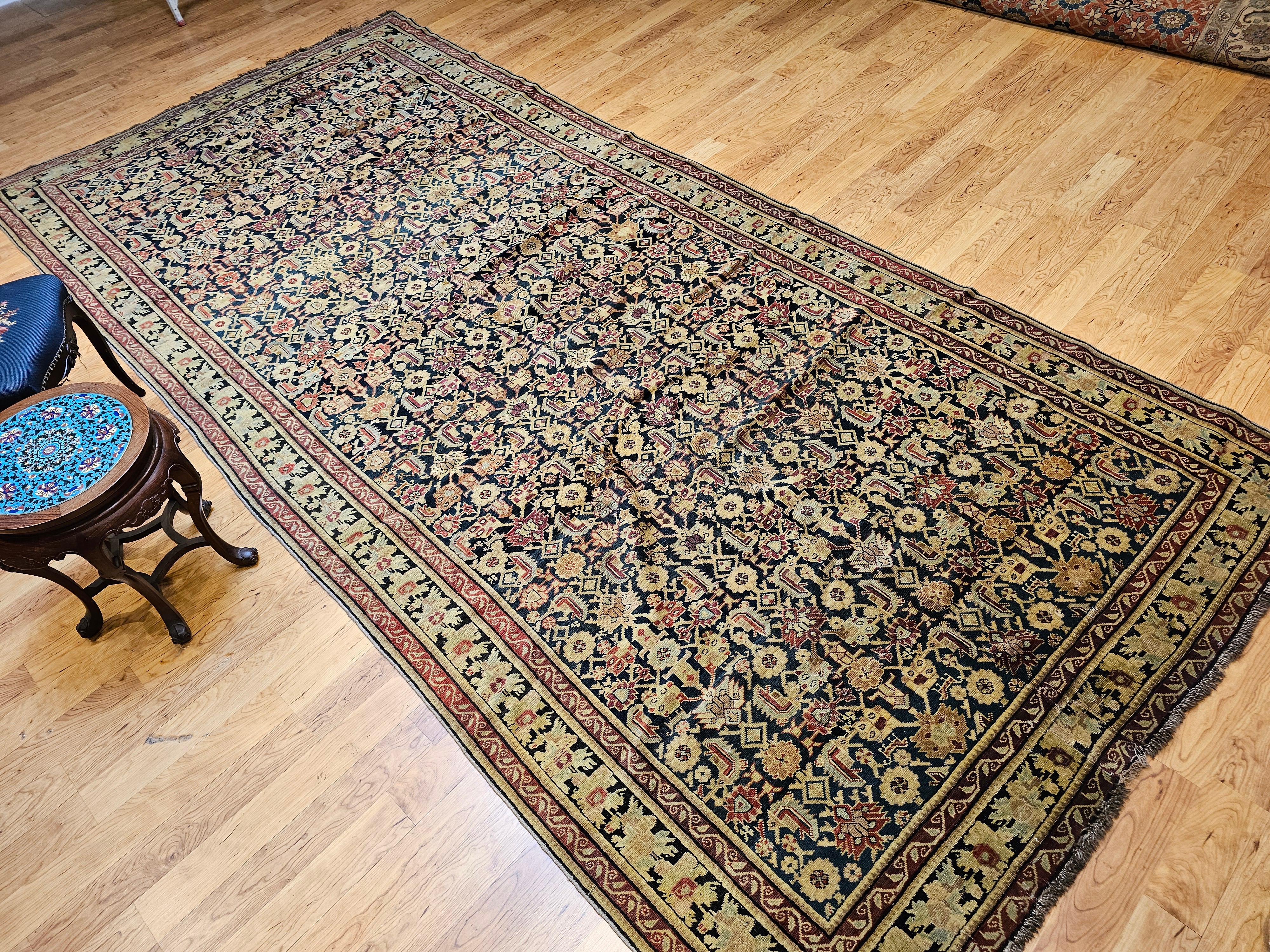 Alfombra de la Galería Karabagh del Cáucaso del siglo XIX en  Azul marino, Marrón, Azul, Rosa, Verde en venta 7