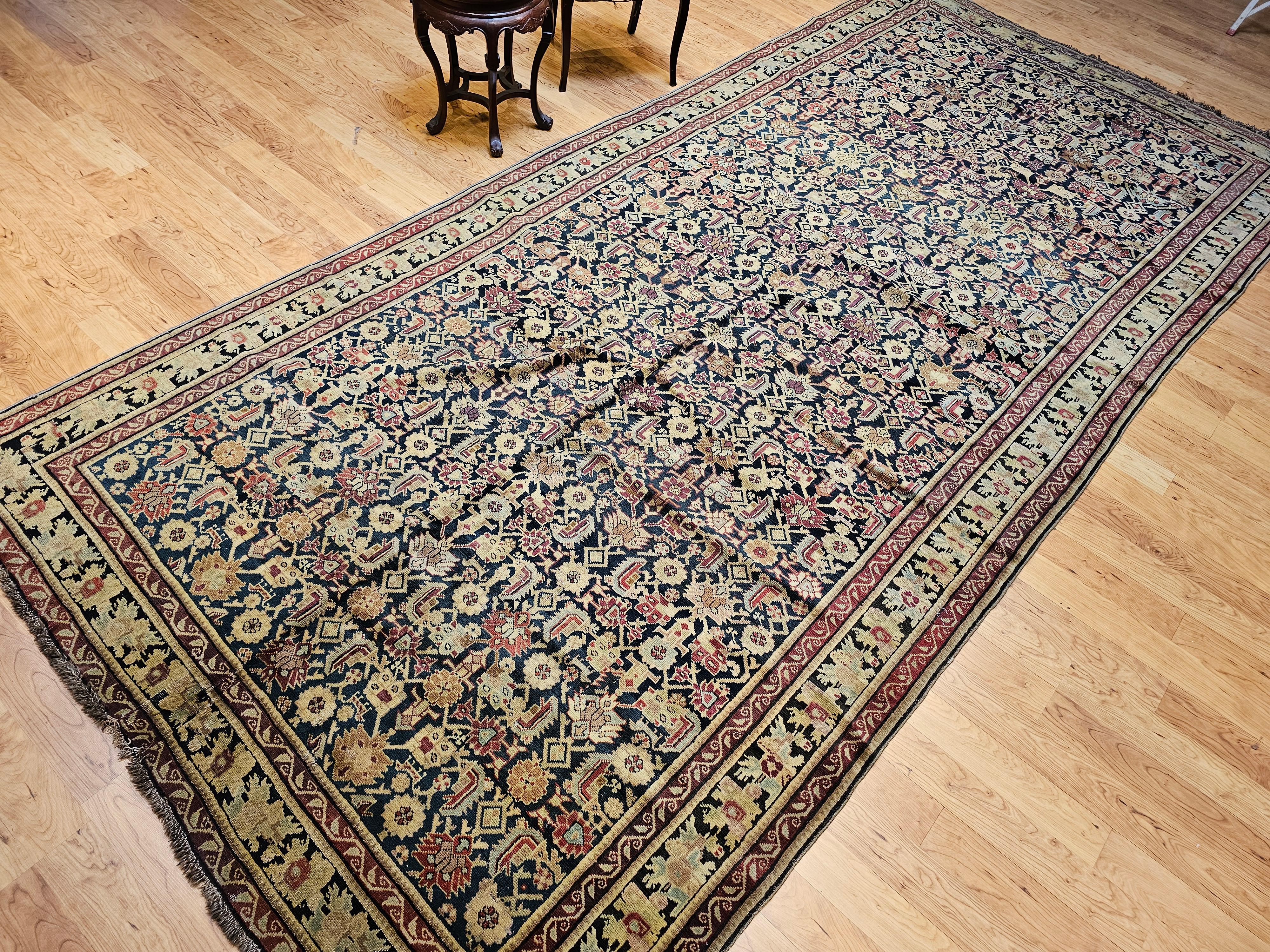 Alfombra de la Galería Karabagh del Cáucaso del siglo XIX en  Azul marino, Marrón, Azul, Rosa, Verde en venta 8