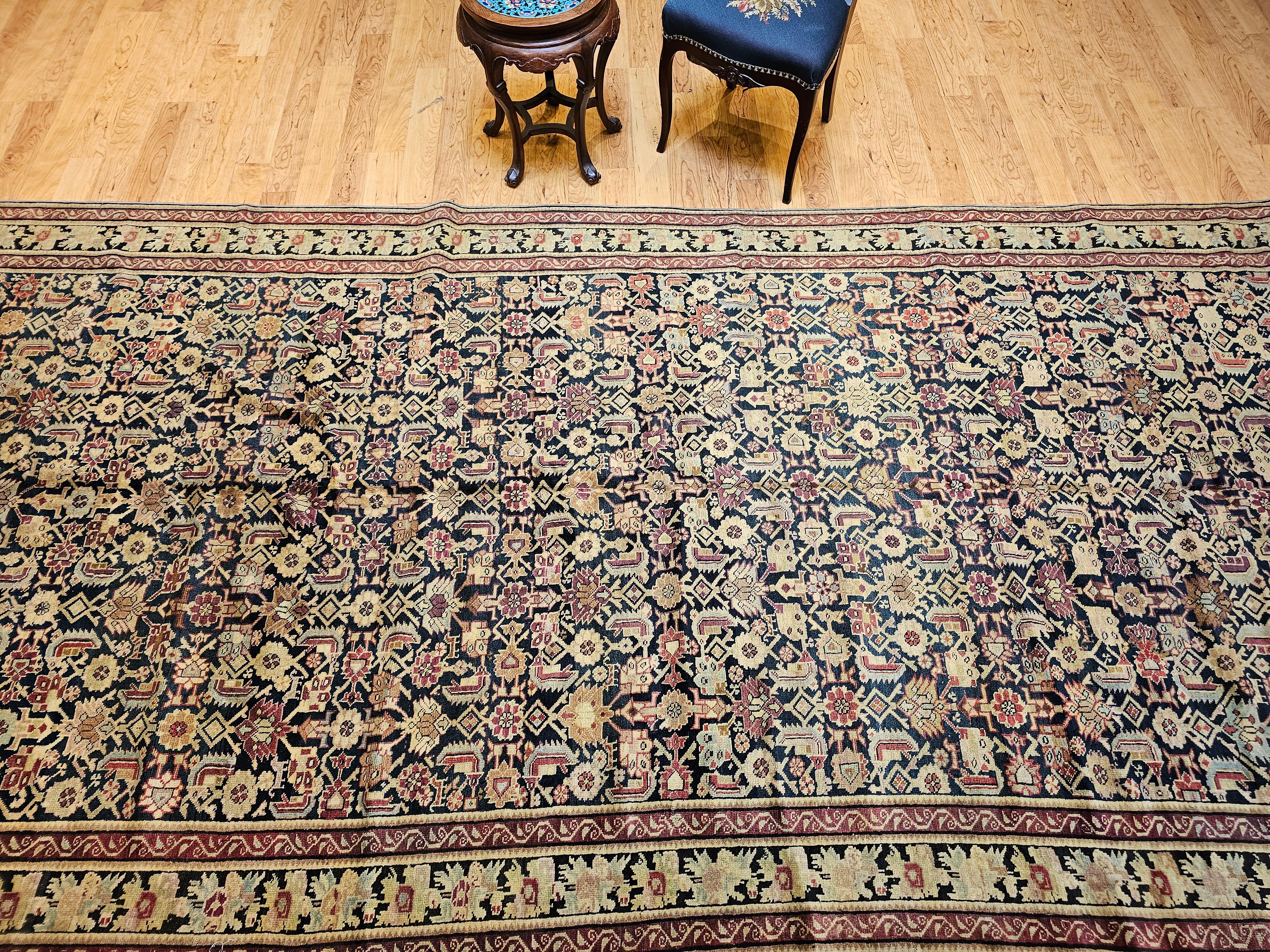 Alfombra de la Galería Karabagh del Cáucaso del siglo XIX en  Azul marino, Marrón, Azul, Rosa, Verde en venta 9