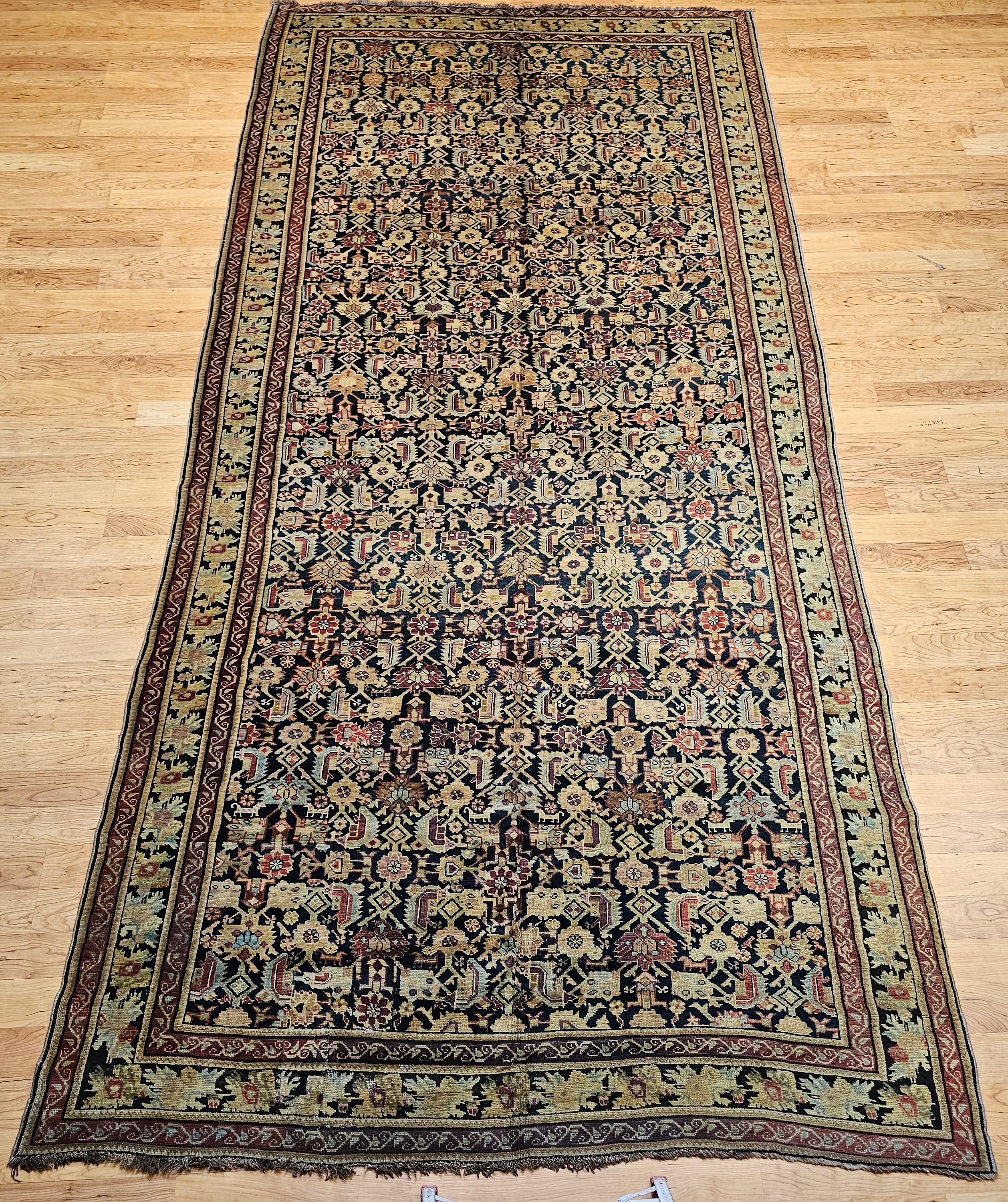 Alfombra de la Galería Karabagh del Cáucaso del siglo XIX en  Azul marino, Marrón, Azul, Rosa, Verde en venta 10