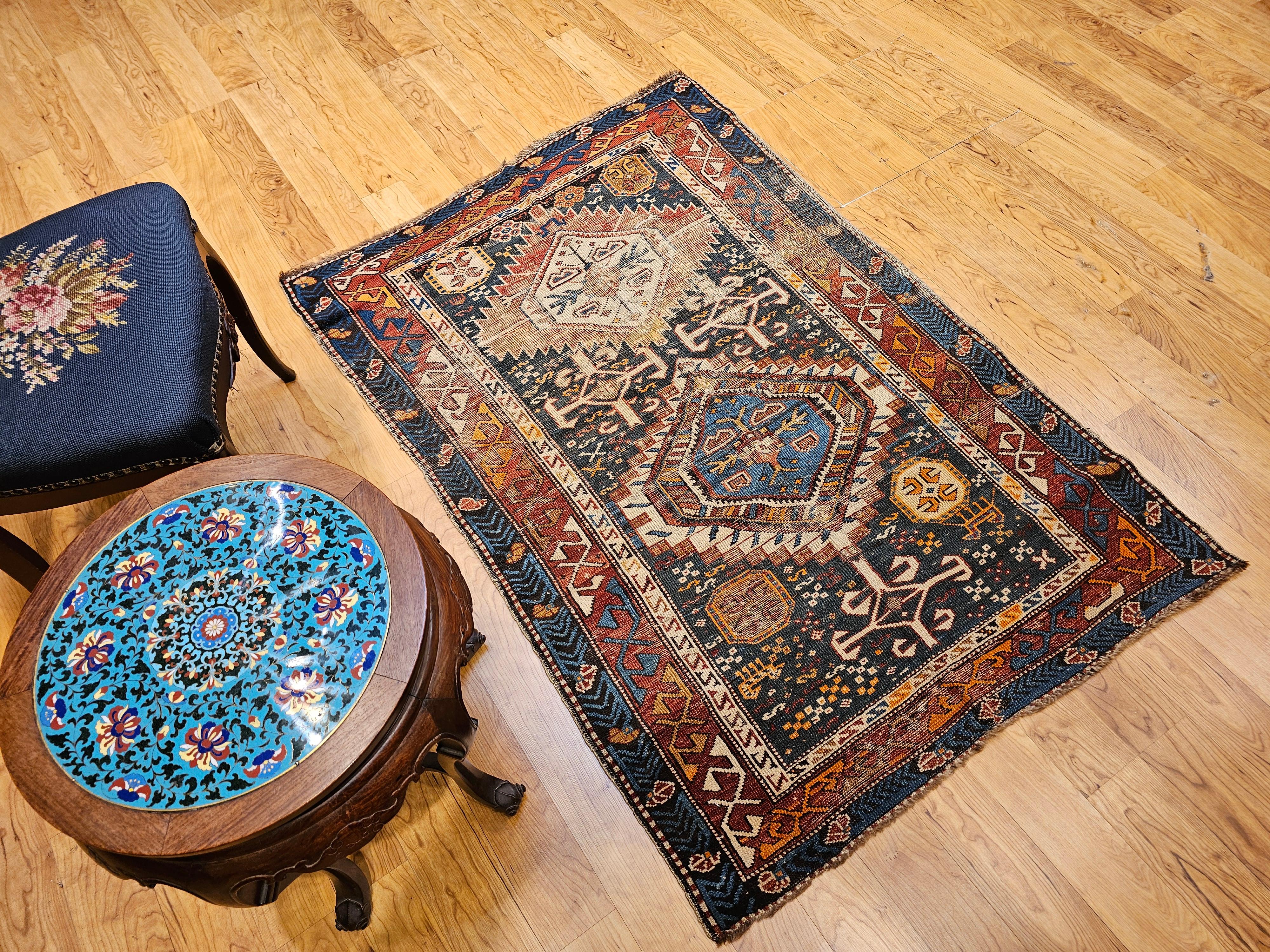 Tapis du Kazak caucasien du 19ème siècle en vente 9