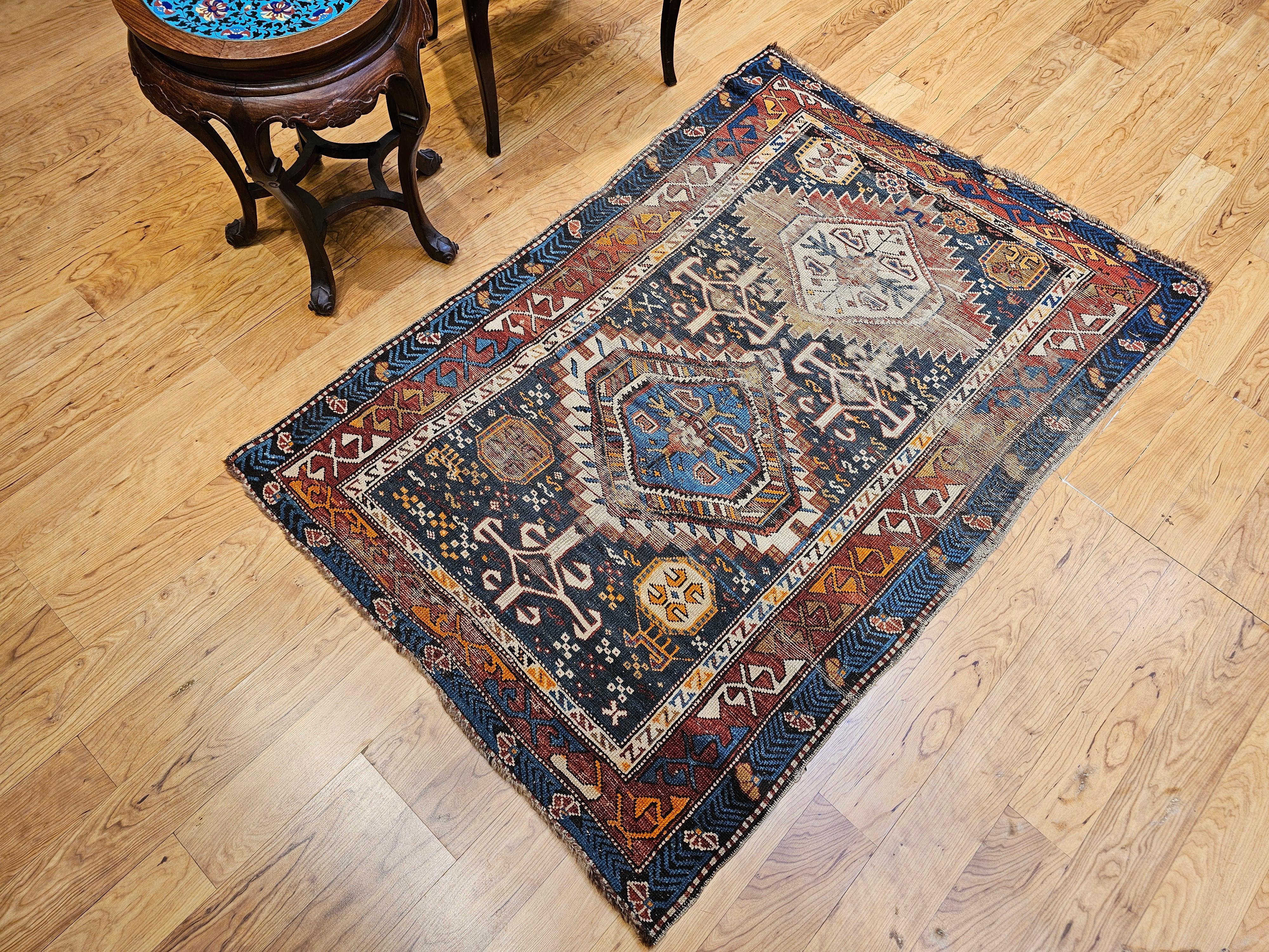 Tapis du Kazak caucasien du 19ème siècle en vente 11