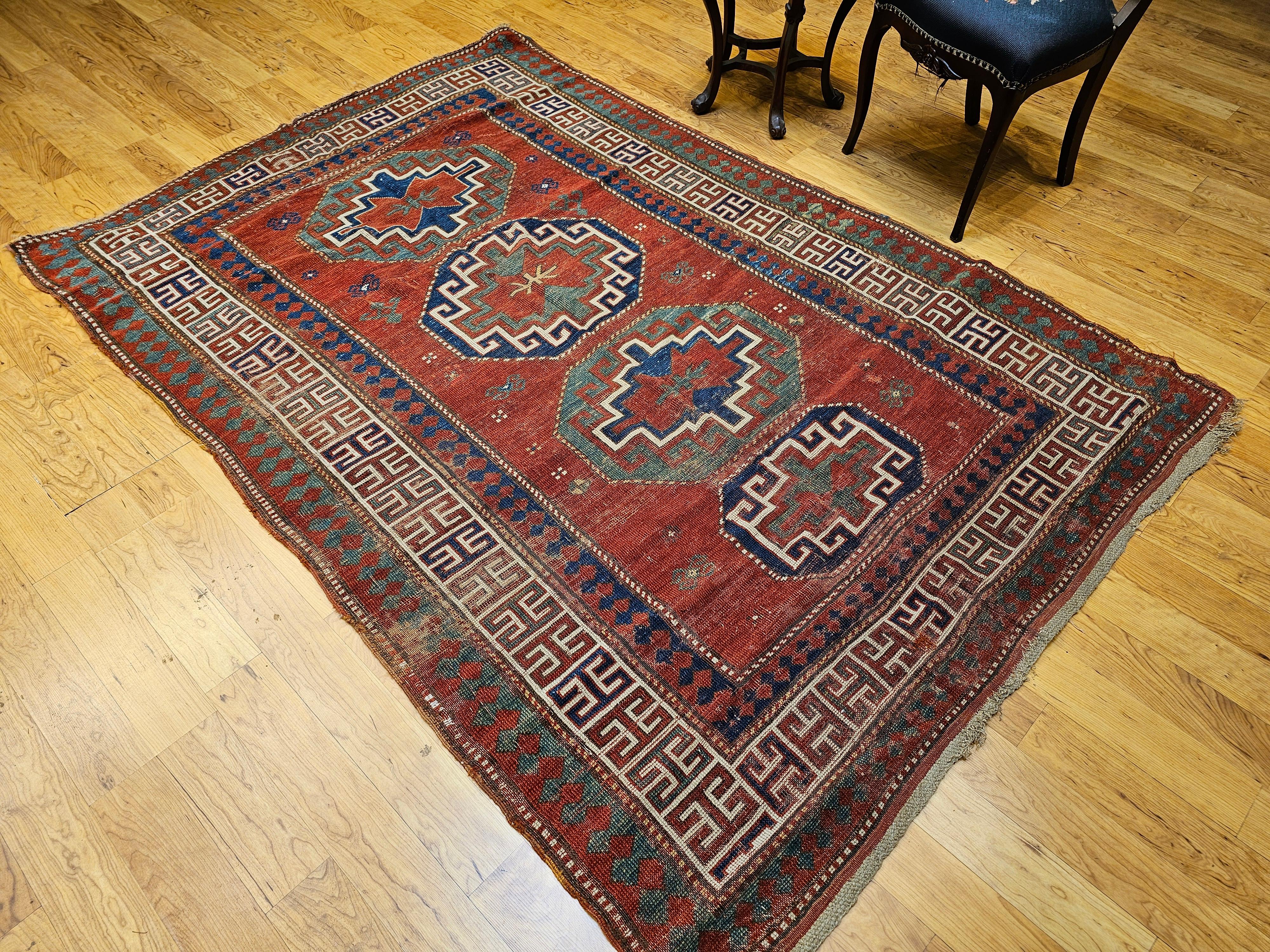 19th Century Caucasian Kazak Area Rug in Red, Green, Blue, Yellow, Ivory im Angebot 3