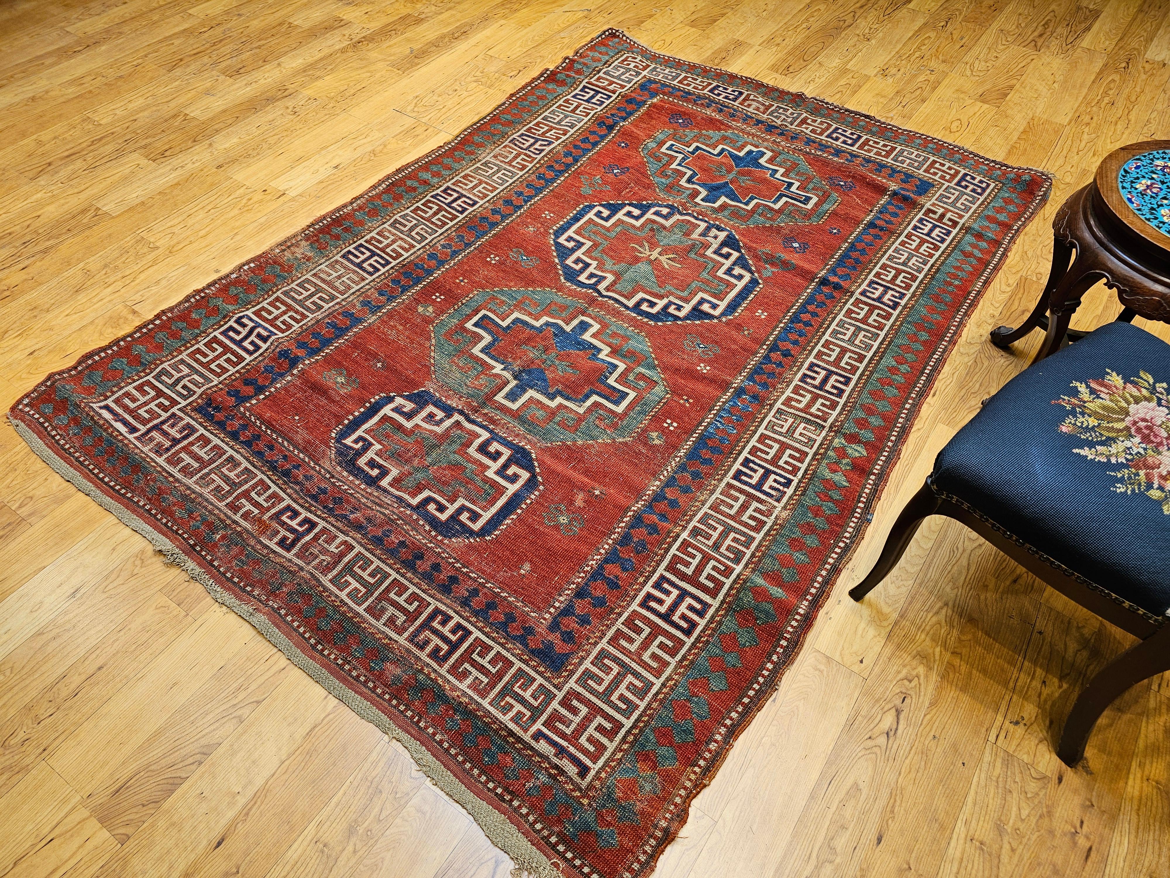 19th Century Caucasian Kazak Area Rug in Red, Green, Blue, Yellow, Ivory im Angebot 5