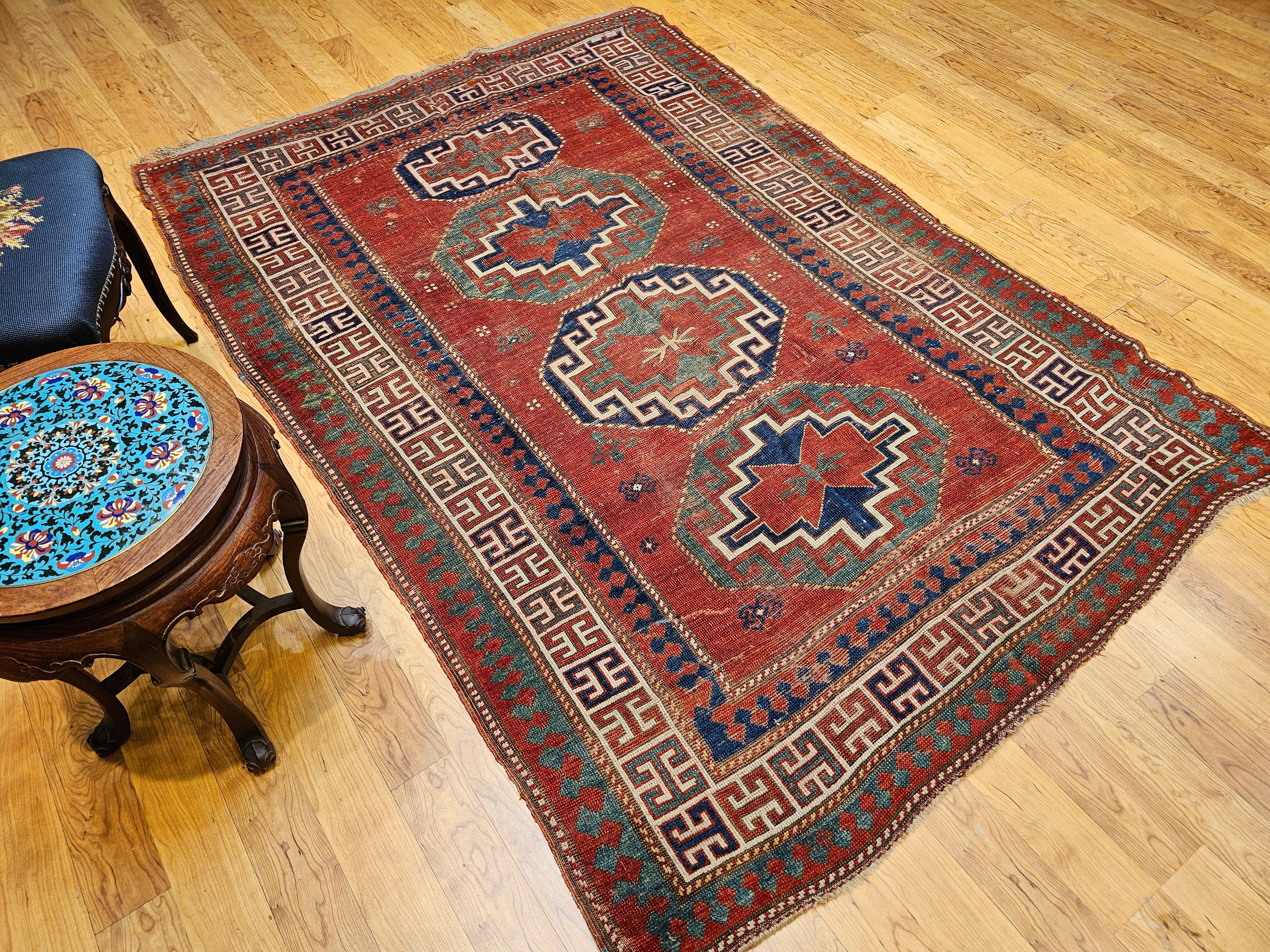 19th Century Caucasian Kazak Area Rug in Red, Green, Blue, Yellow, Ivory im Angebot 7
