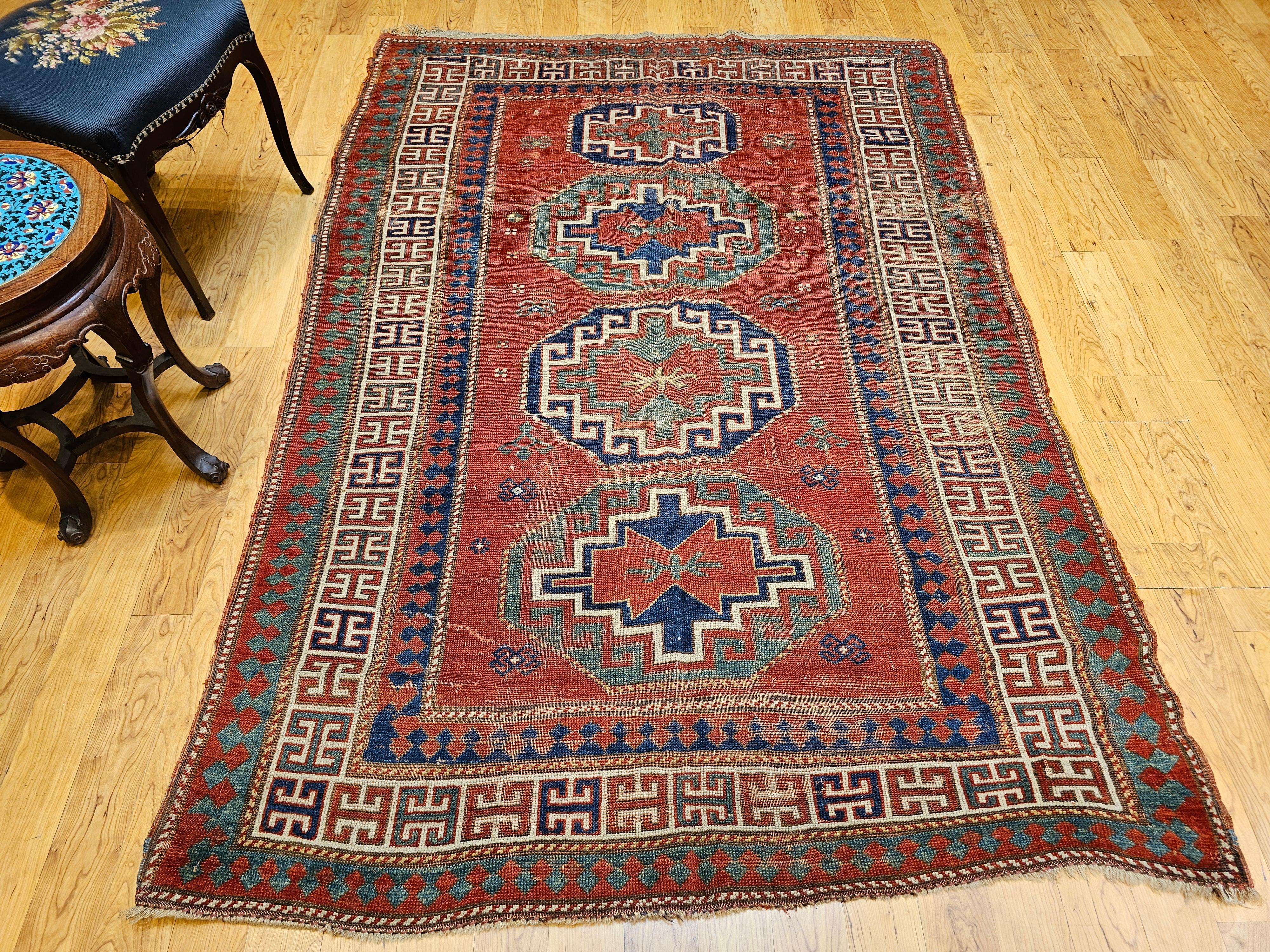 19th Century Caucasian Kazak Area Rug in Red, Green, Blue, Yellow, Ivory im Angebot 8