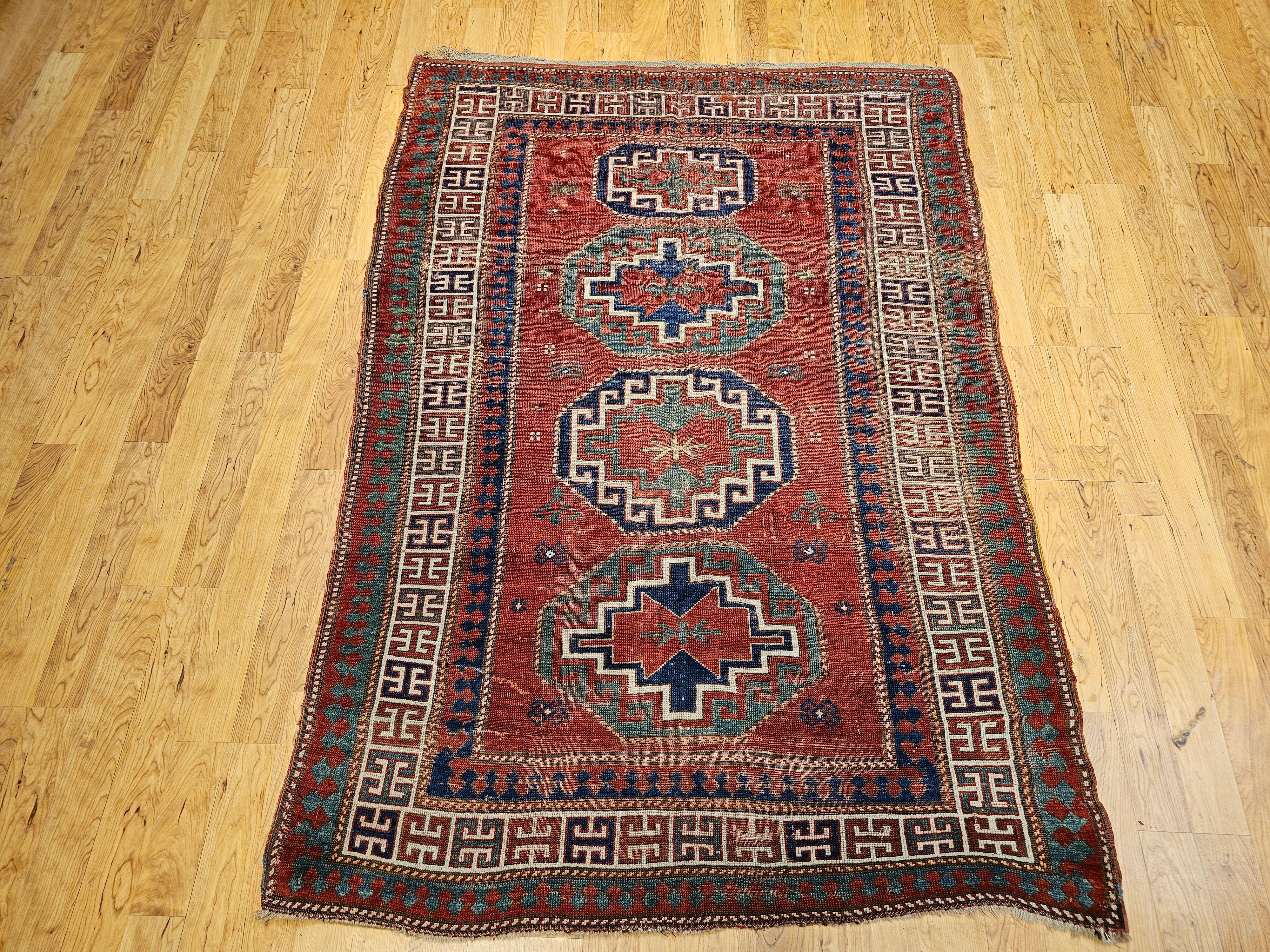 19th Century Caucasian Kazak Area Rug in Red, Green, Blue, Yellow, Ivory im Angebot 10