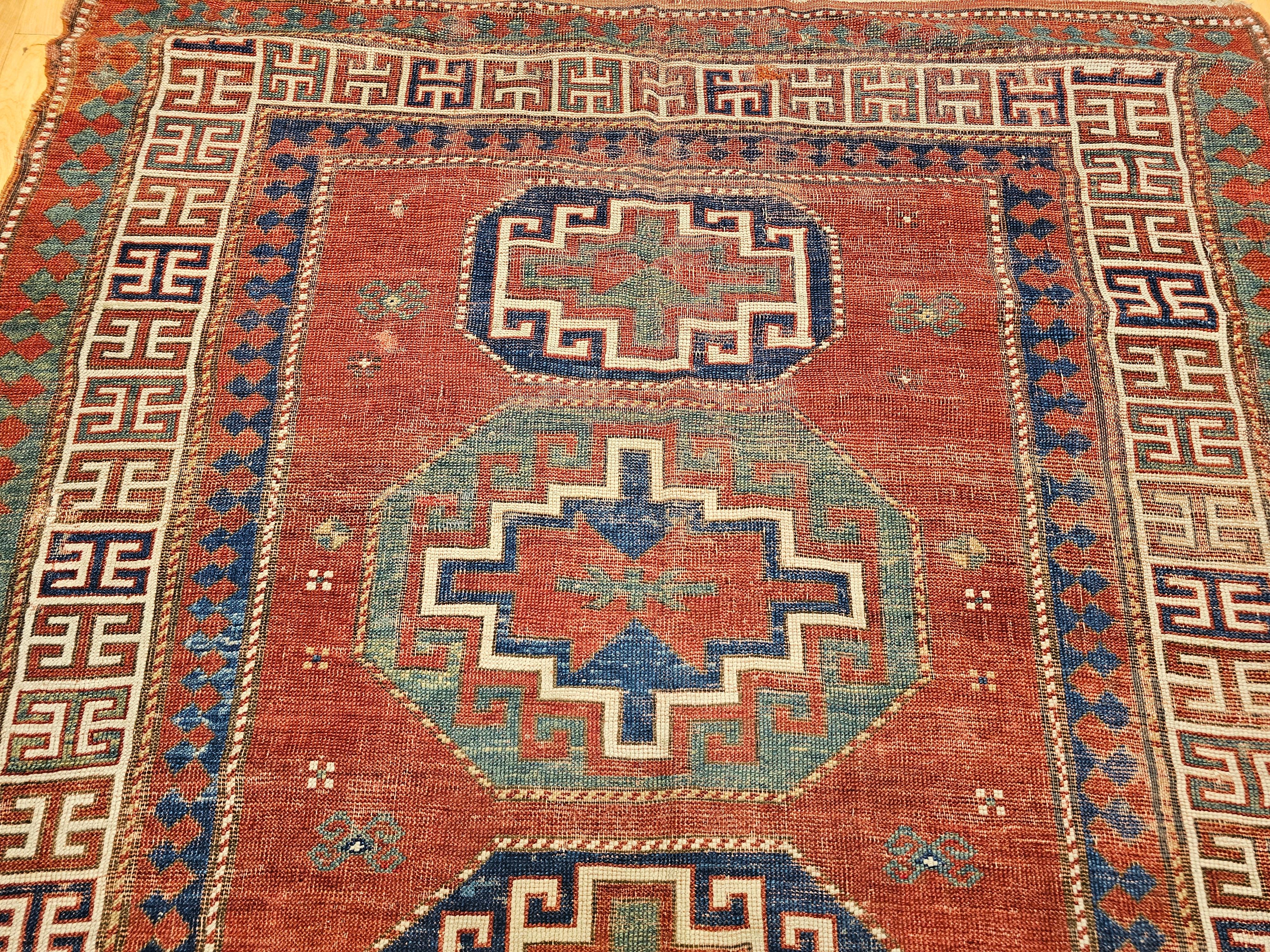 19th Century Caucasian Kazak Area Rug in Red, Green, Blue, Yellow, Ivory im Zustand „Gut“ im Angebot in Barrington, IL