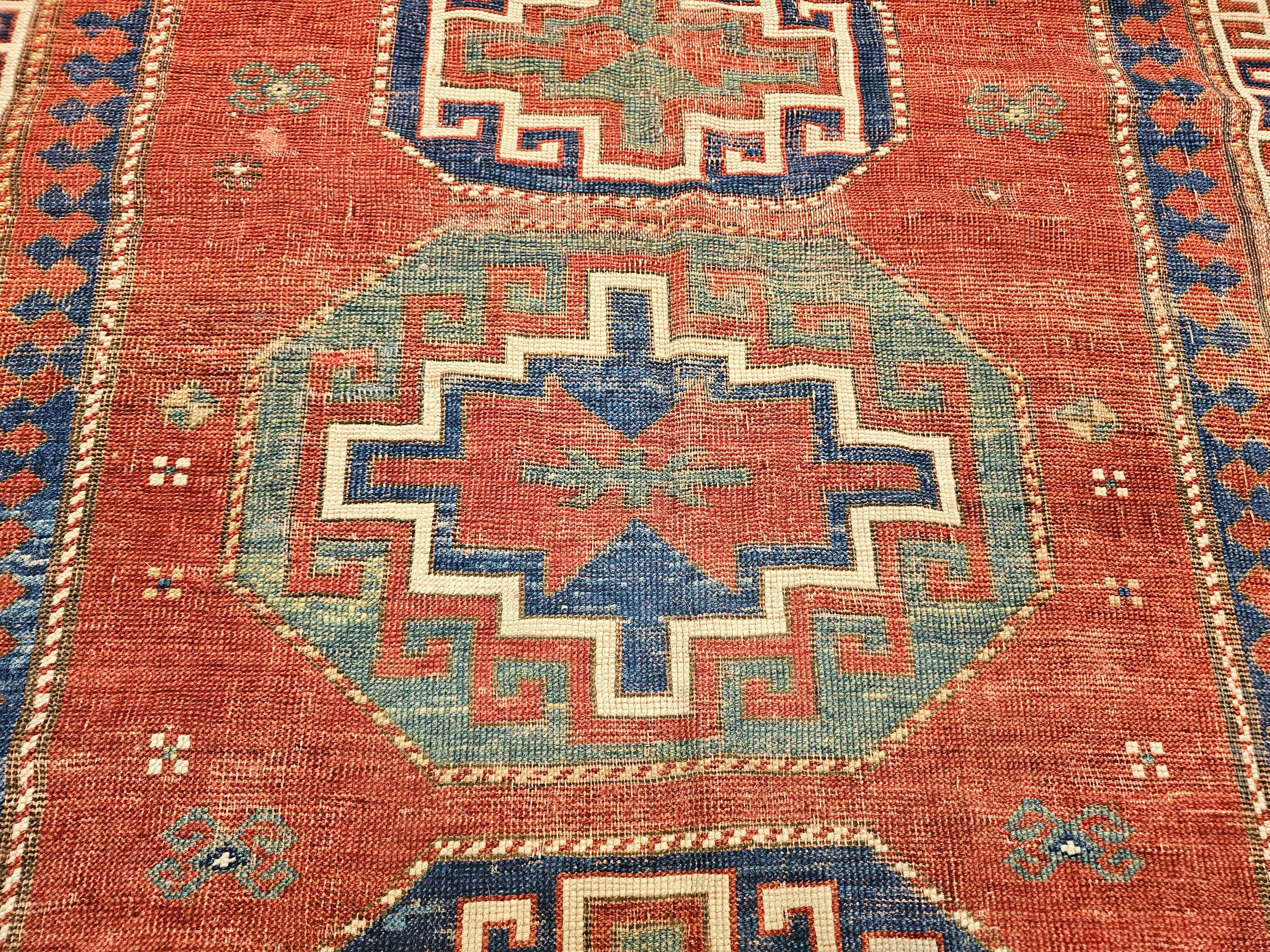 19th Century Caucasian Kazak Area Rug in Red, Green, Blue, Yellow, Ivory (19. Jahrhundert) im Angebot