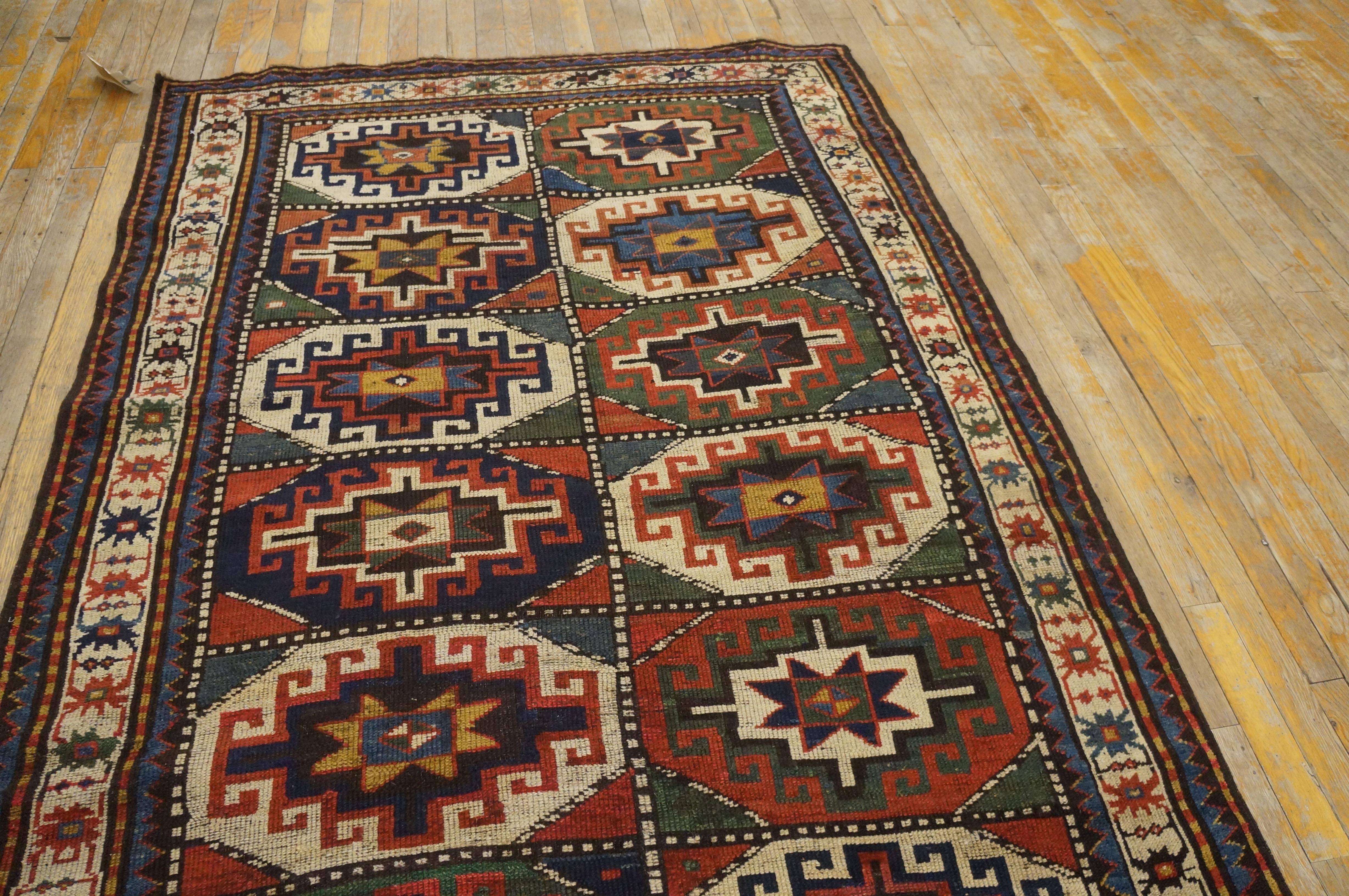 Kaukasischer Kasachischer Teppich des 19. Jahrhunderts ( 4'6