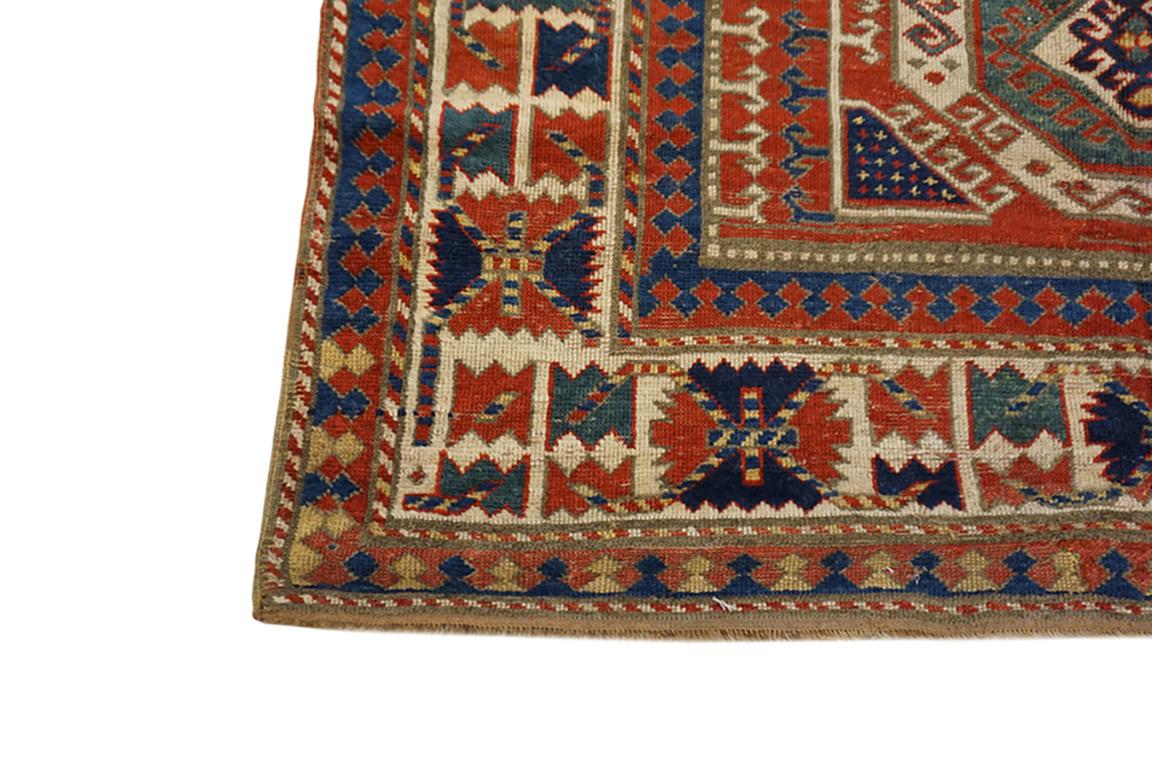 Kaukasischer Kazak-Teppich aus dem 19. Jahrhundert (5' x 6' 10