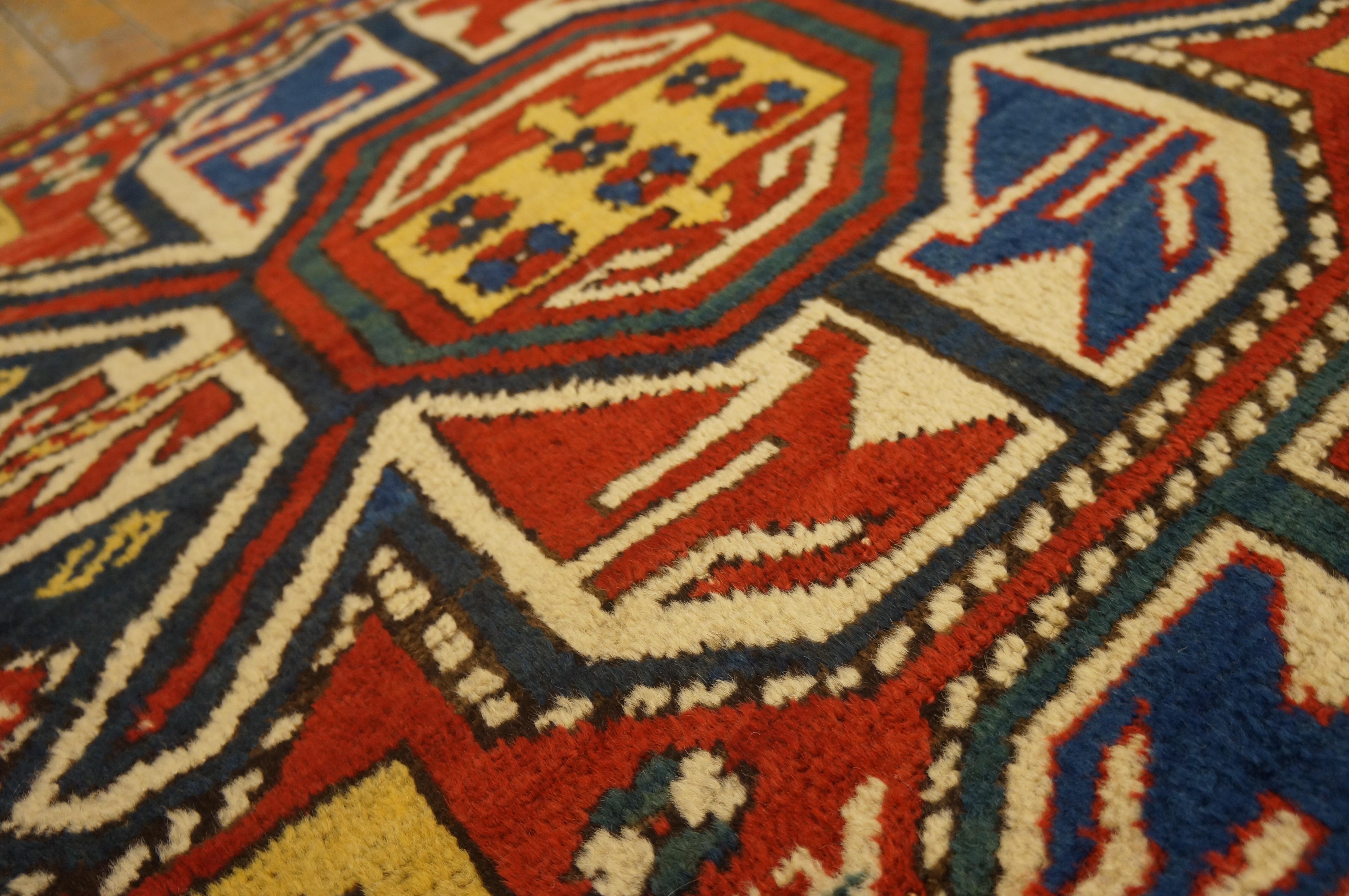 Tapis Kazak du 19ème siècle ( 3' x 6' - 91 x 183 ) en vente 3