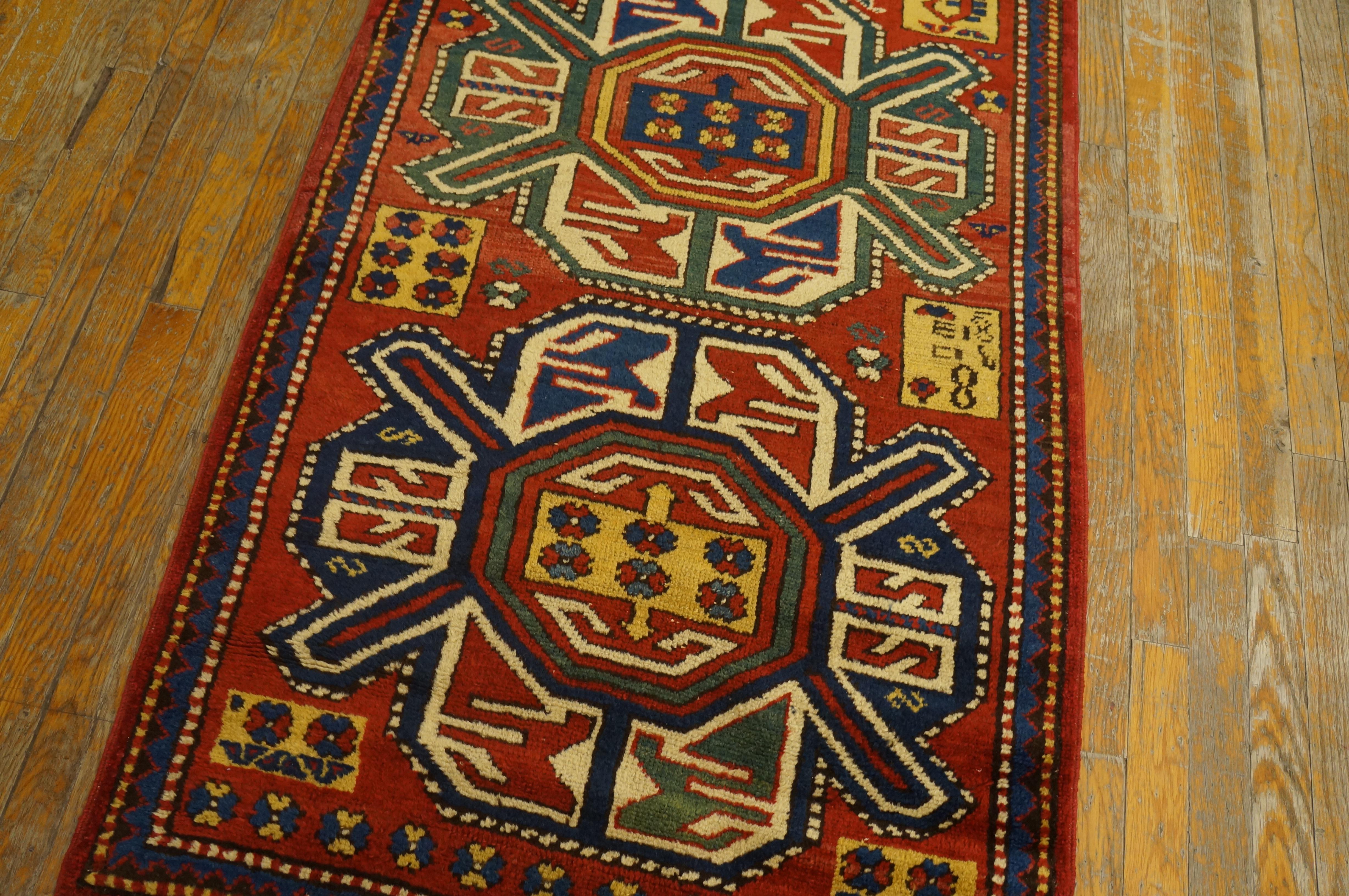 Tapis Kazak du 19ème siècle ( 3' x 6' - 91 x 183 ) en vente 1