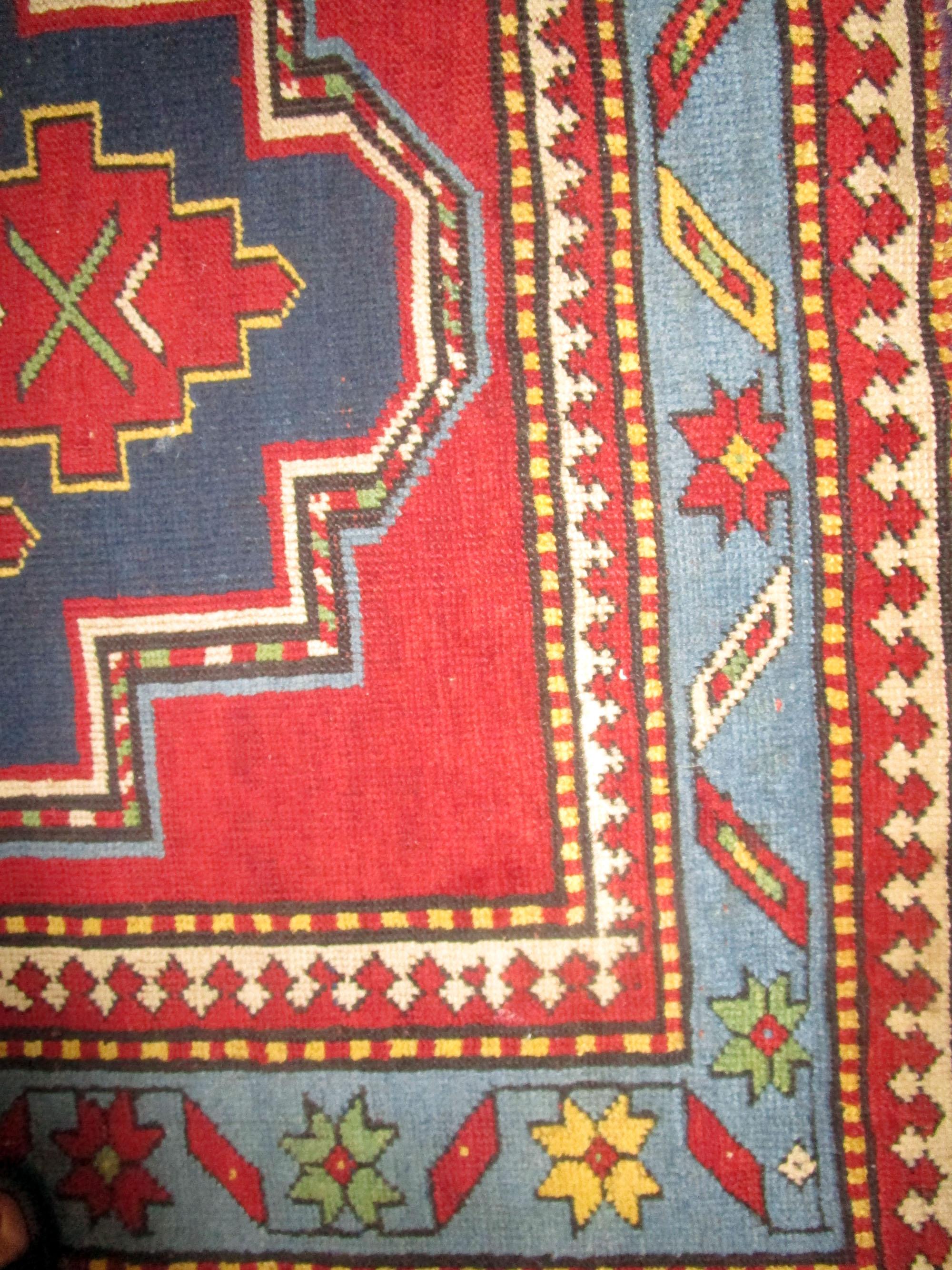 Kaukasischer Kazak-Teppich aus dem 19. im Zustand „Gut“ im Angebot in Savannah, GA