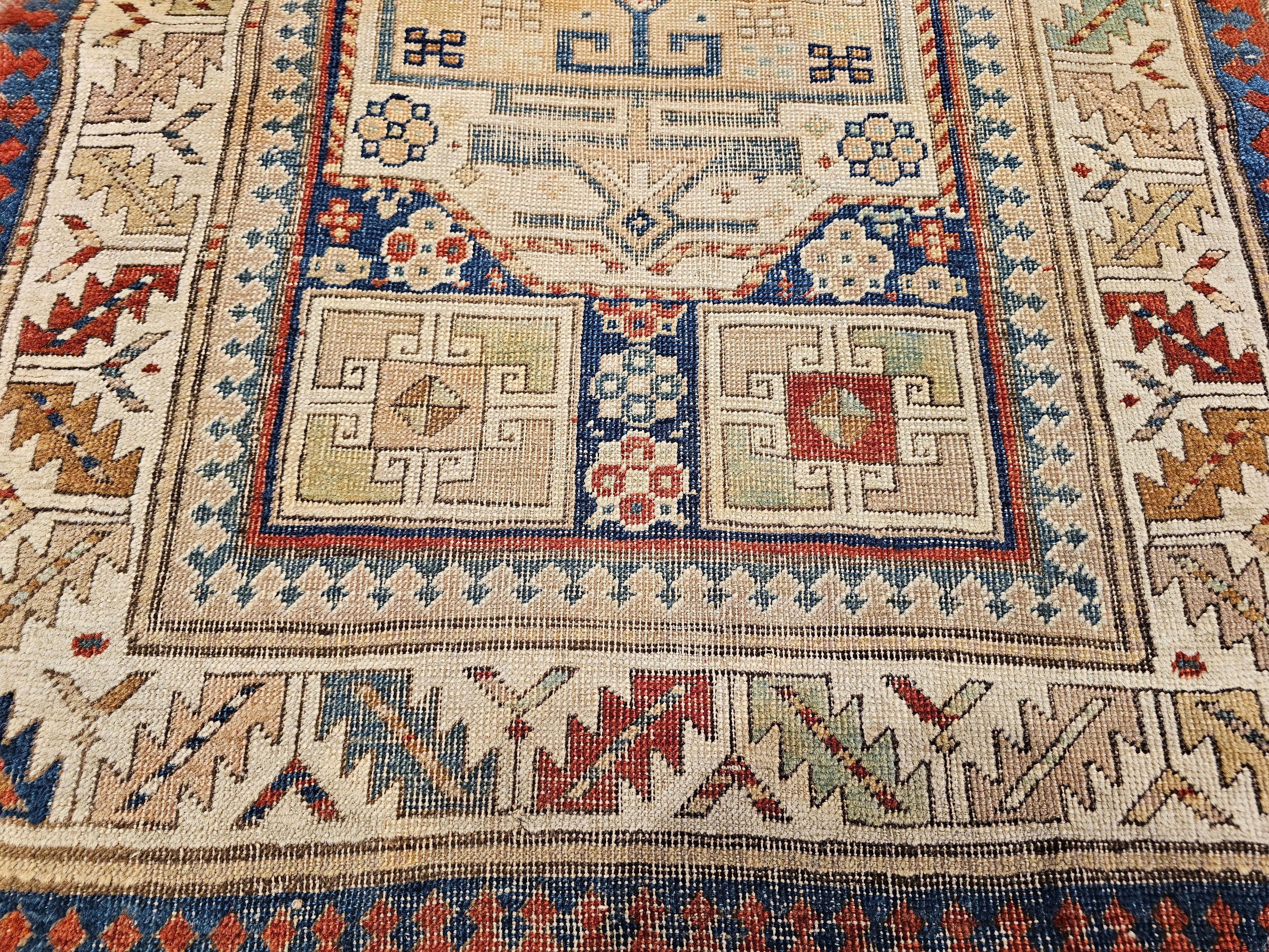 Tapis de couloir Kazak caucasien du 19ème siècle en vente 3