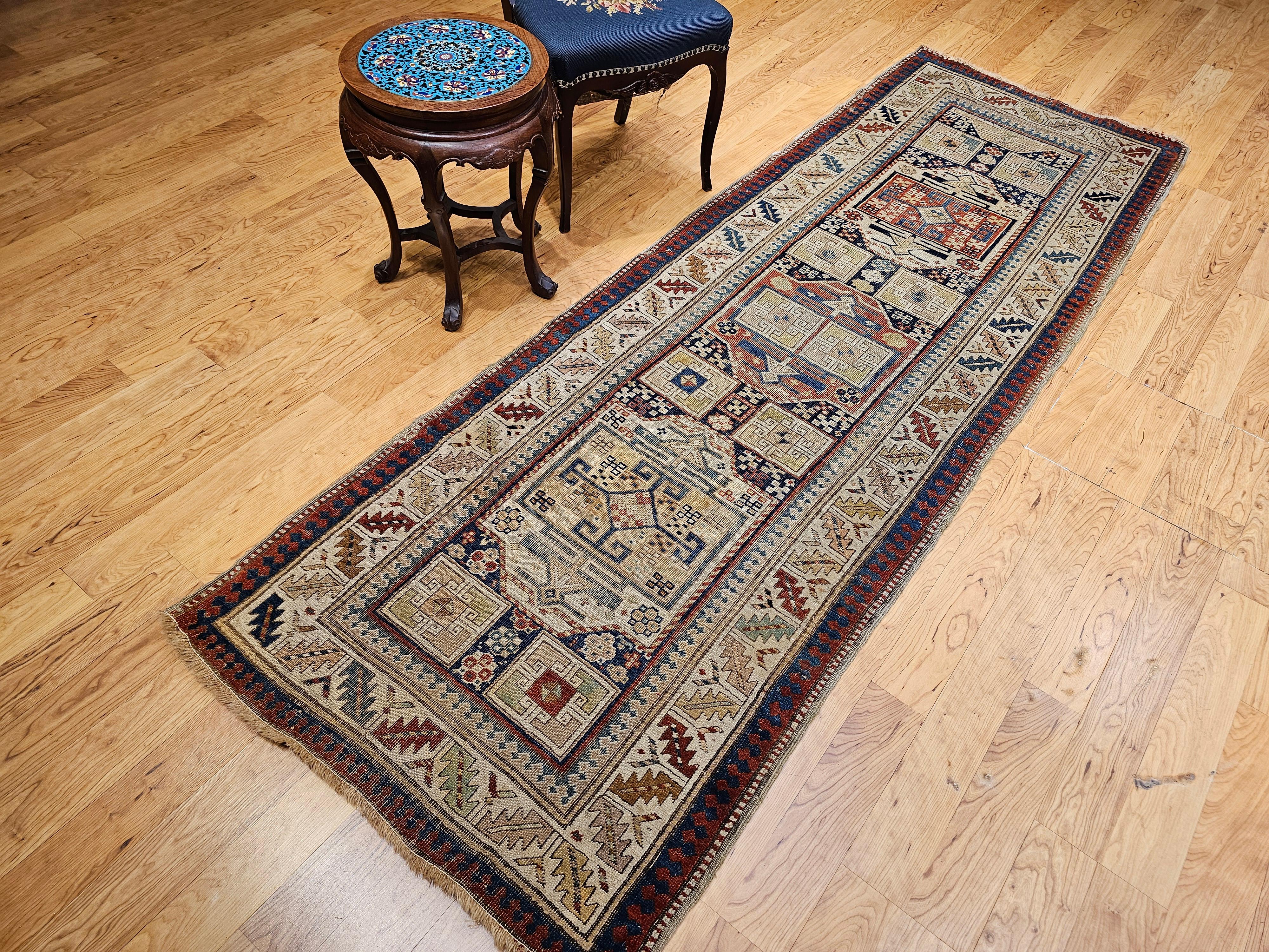 Tapis de couloir Kazak caucasien du 19ème siècle en vente 6