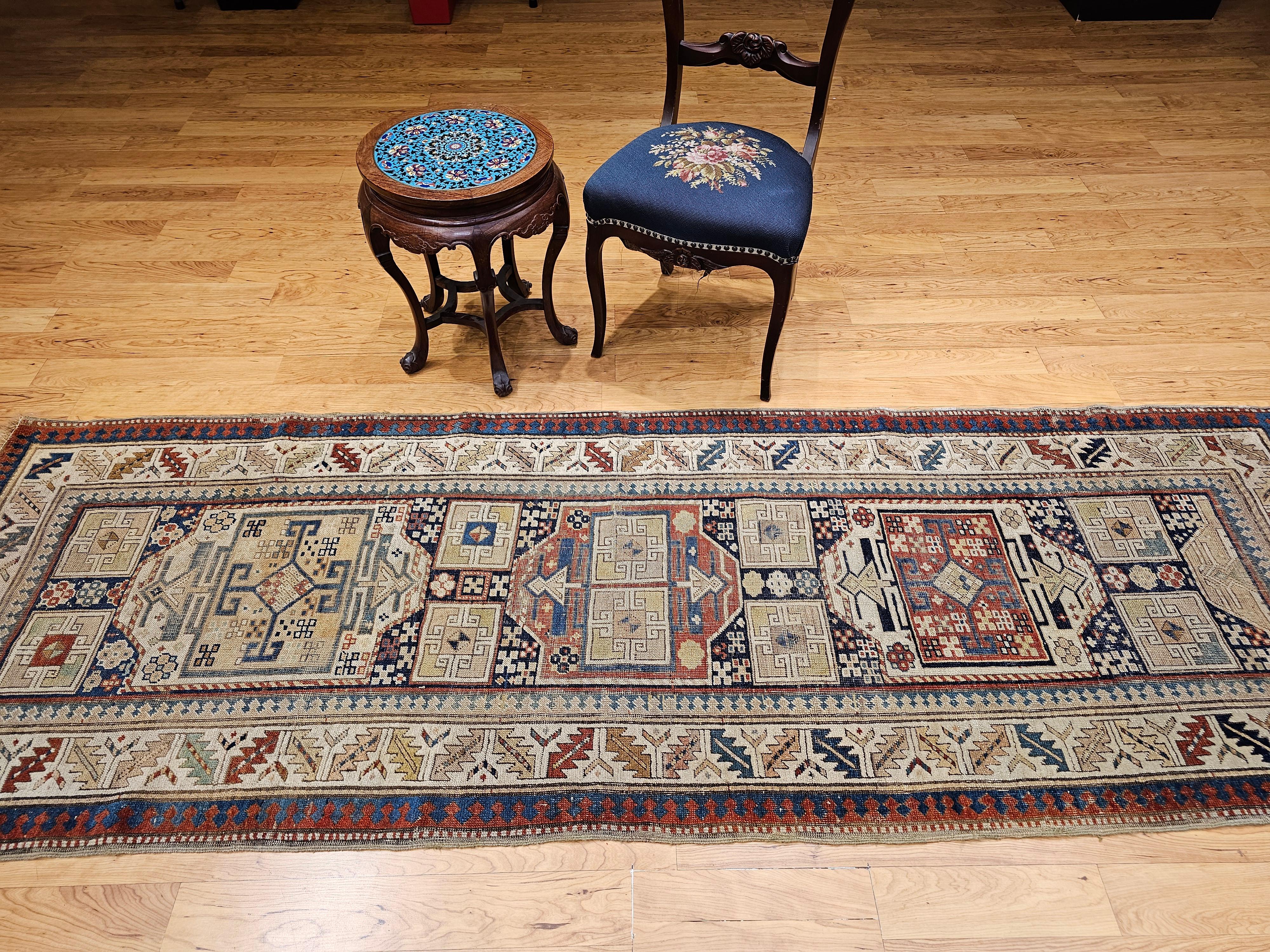 Tapis de couloir Kazak caucasien du 19ème siècle en vente 8