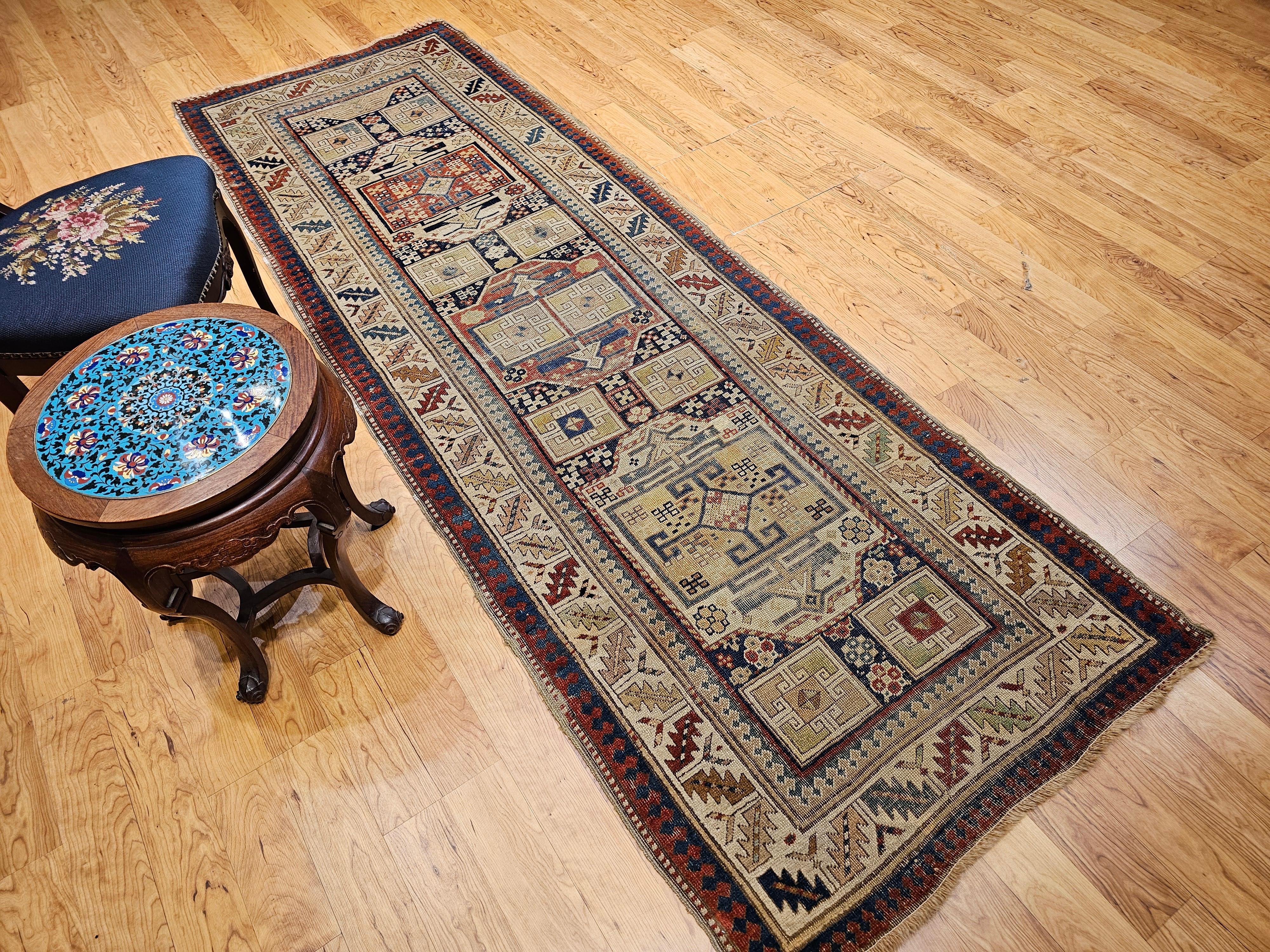 Tapis de couloir Kazak caucasien du 19ème siècle en vente 10