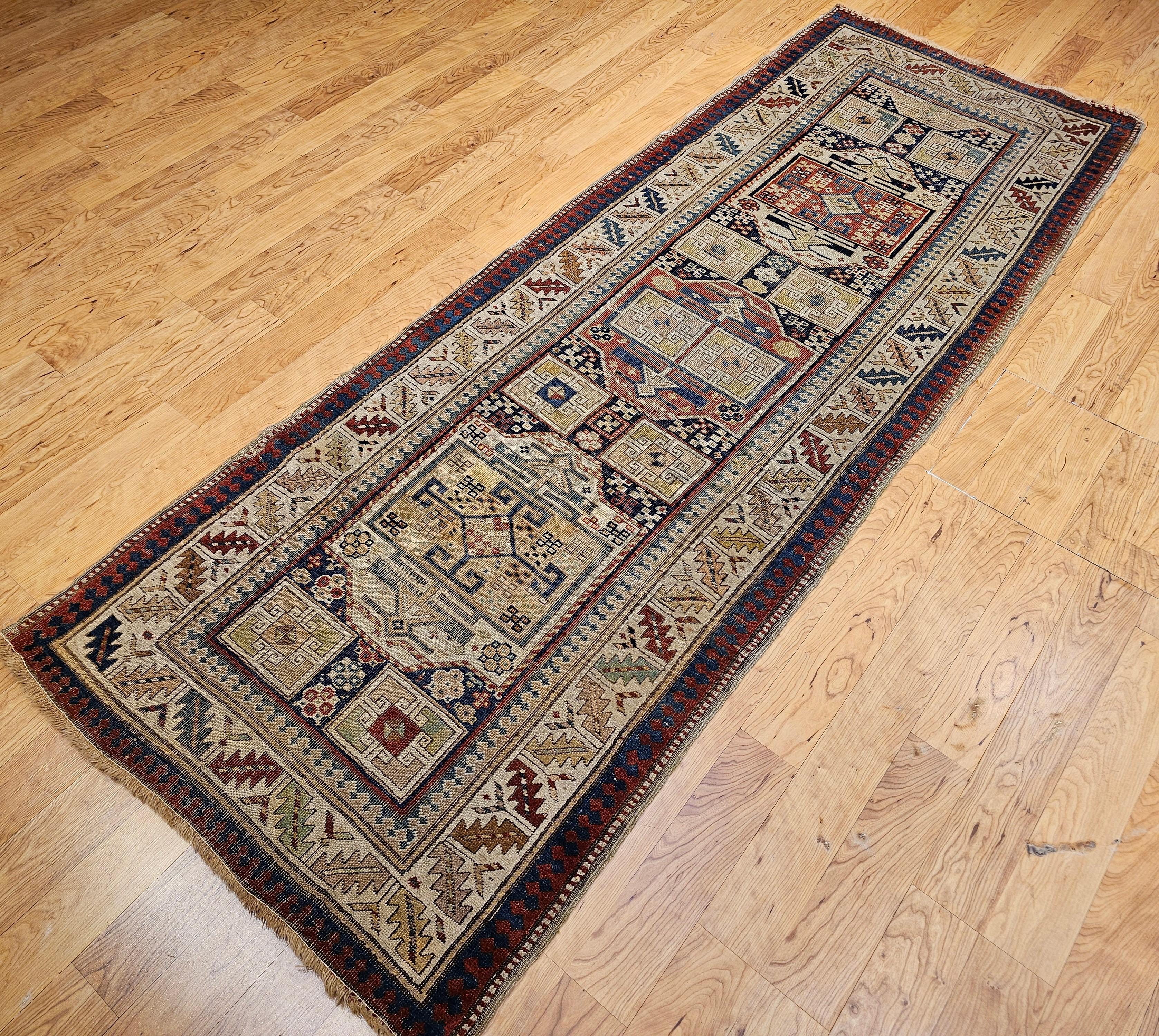 XIXe siècle Tapis de couloir Kazak caucasien du 19ème siècle en vente