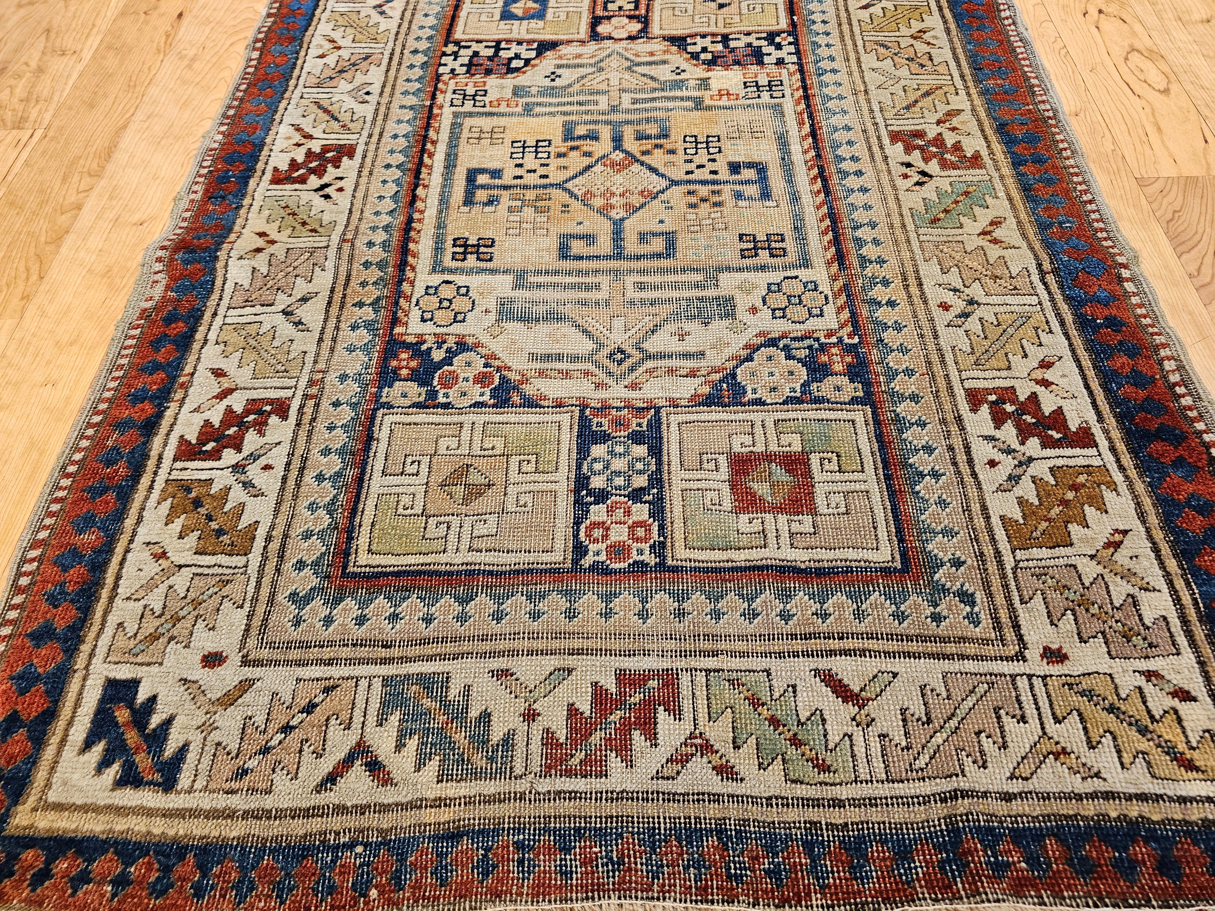 Tapis de couloir Kazak caucasien du 19ème siècle en vente 2