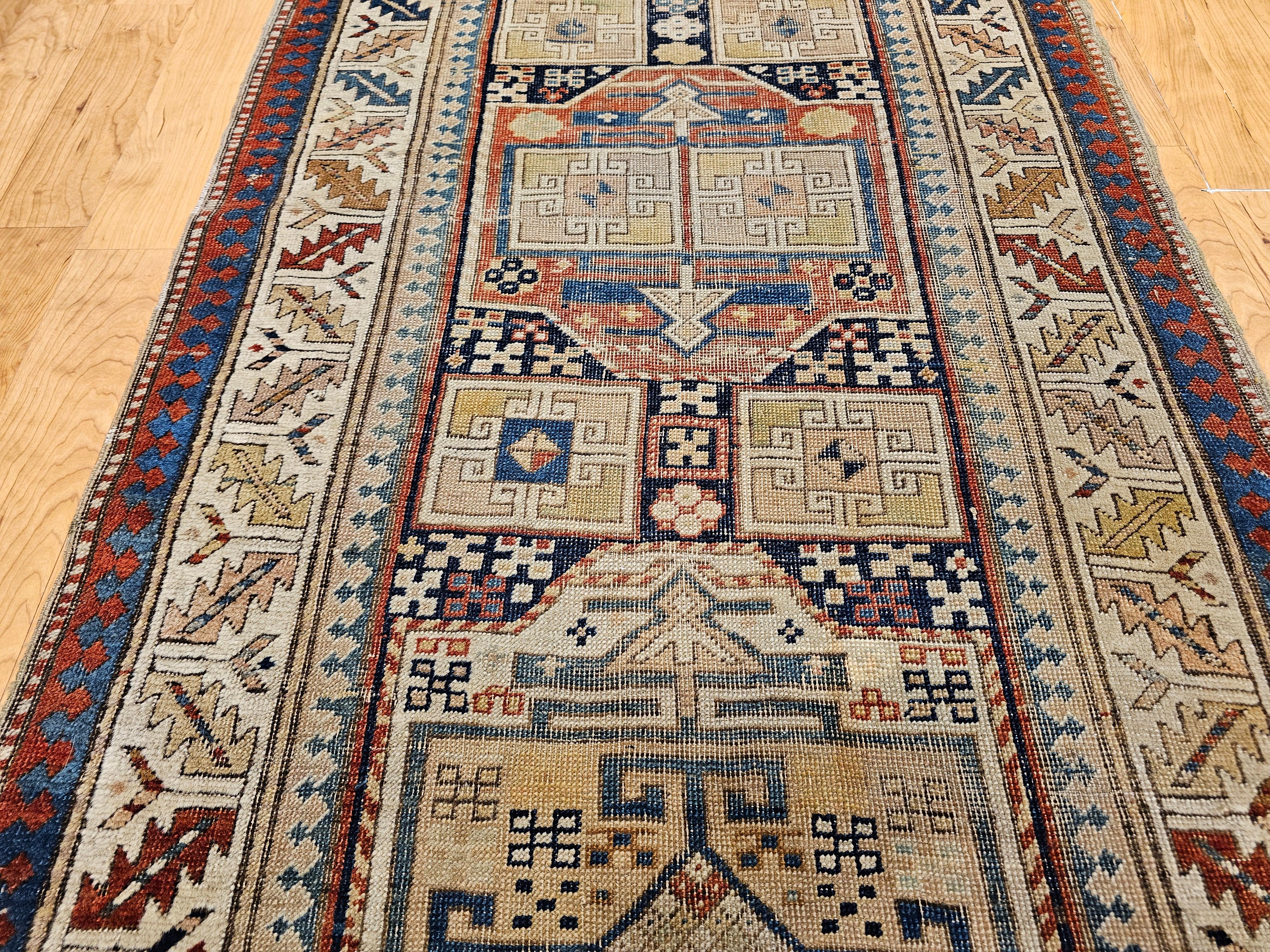 Tapis de couloir Kazak caucasien du 19ème siècle en vente 1