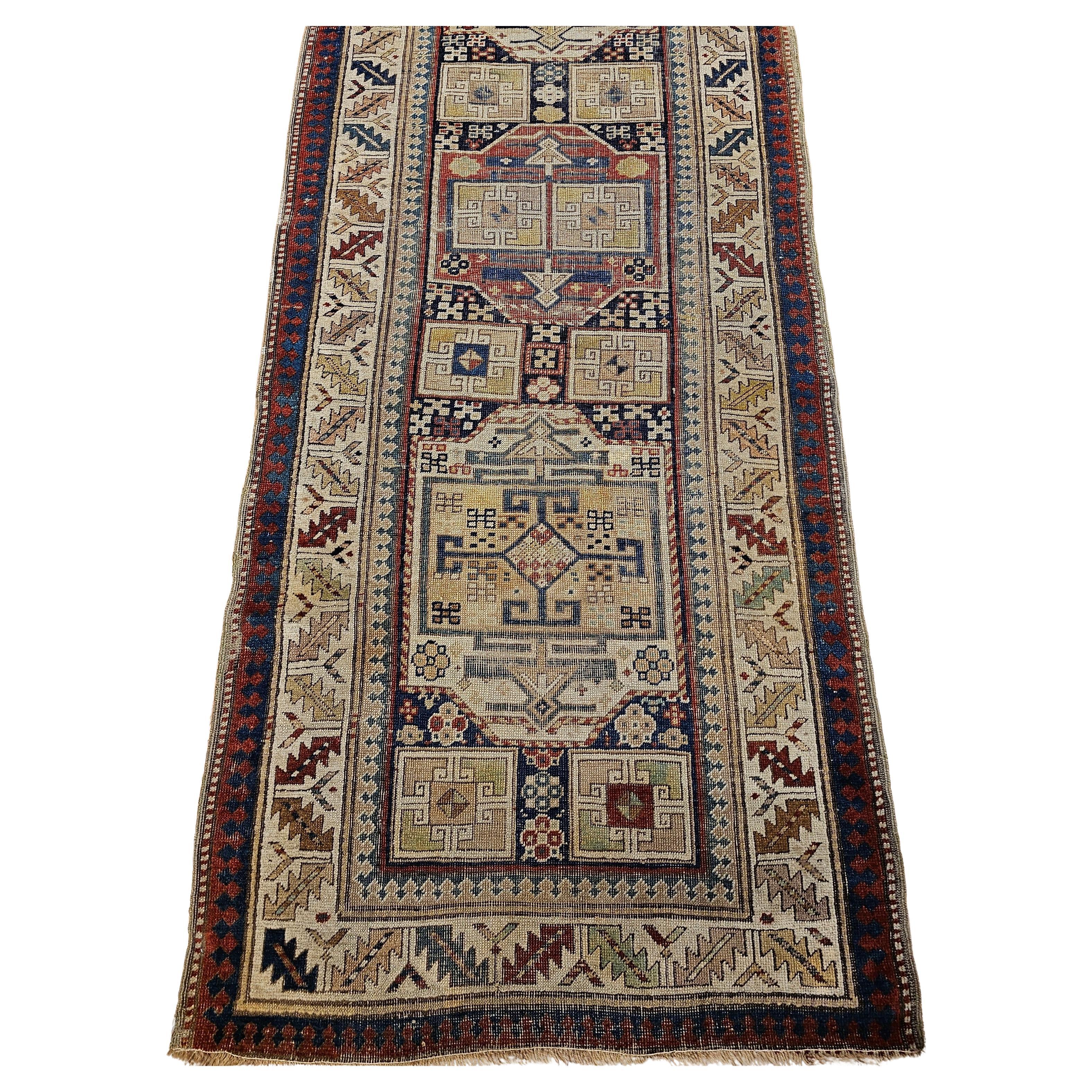 Tapis de couloir Kazak caucasien du 19ème siècle en vente