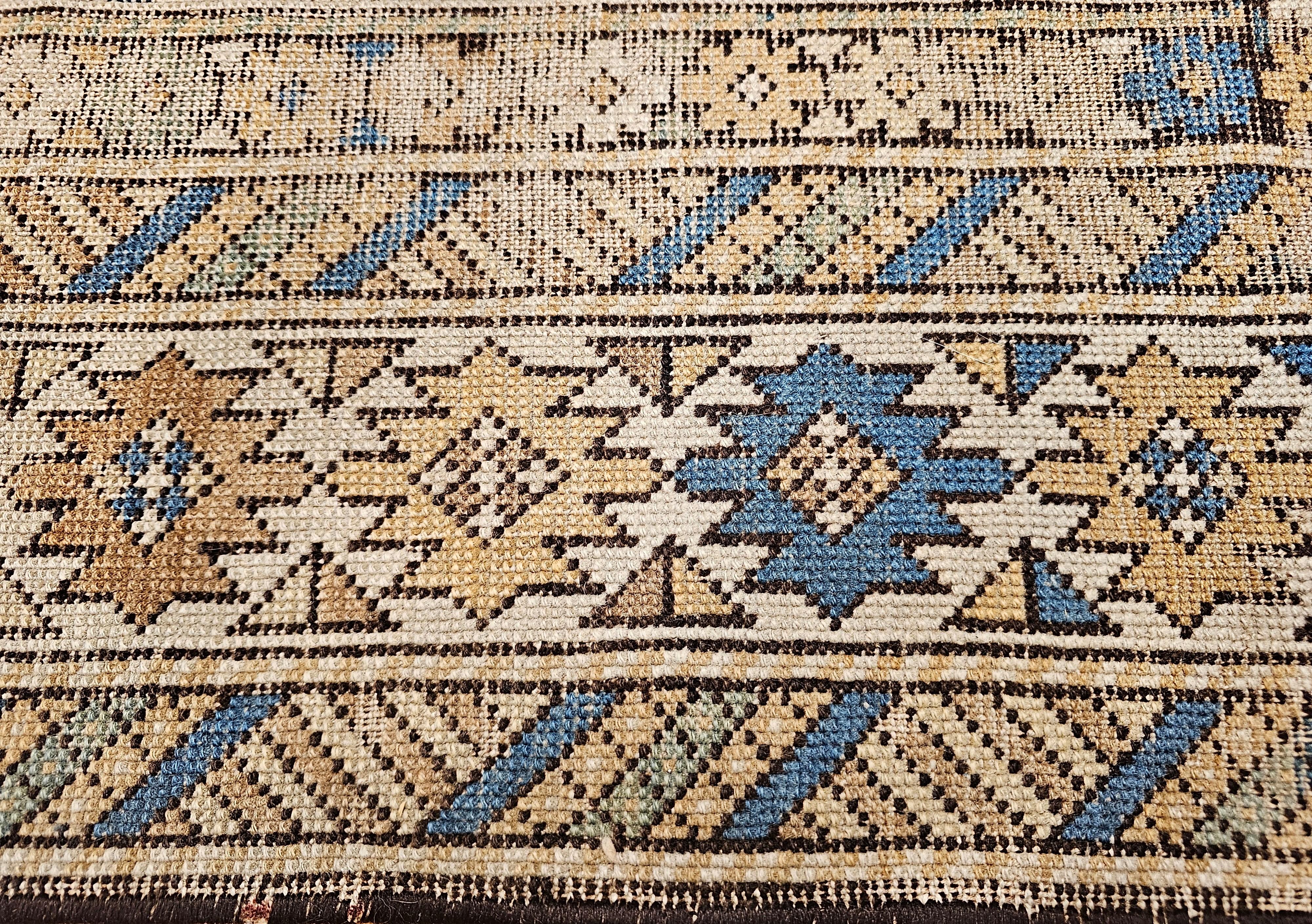 Alfombra caucásica Shirvan del siglo XIX en tonos tostado, azul, azul marino, verde y marrón 7