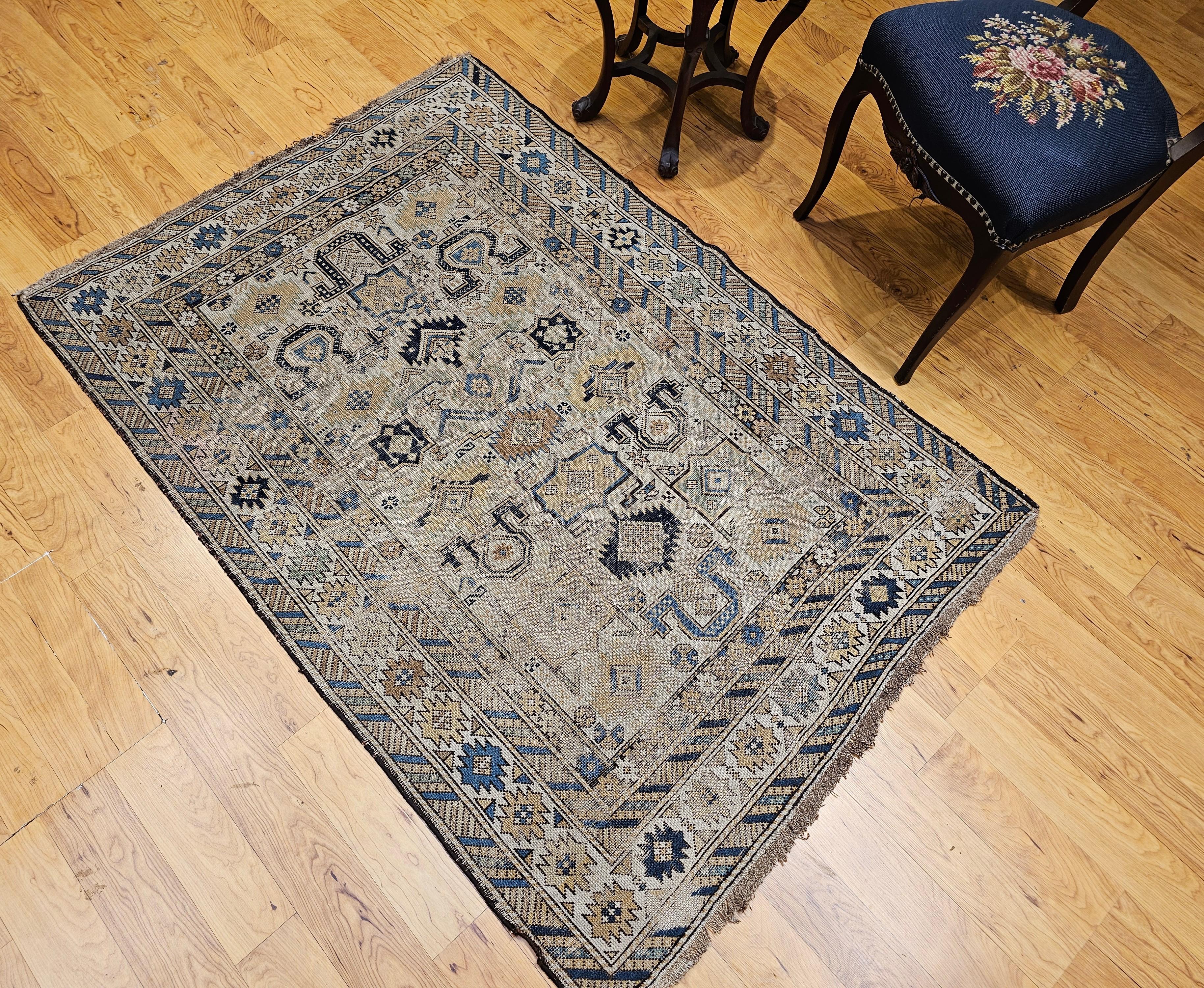 Alfombra caucásica Shirvan del siglo XIX en tonos tostado, azul, azul marino, verde y marrón 8