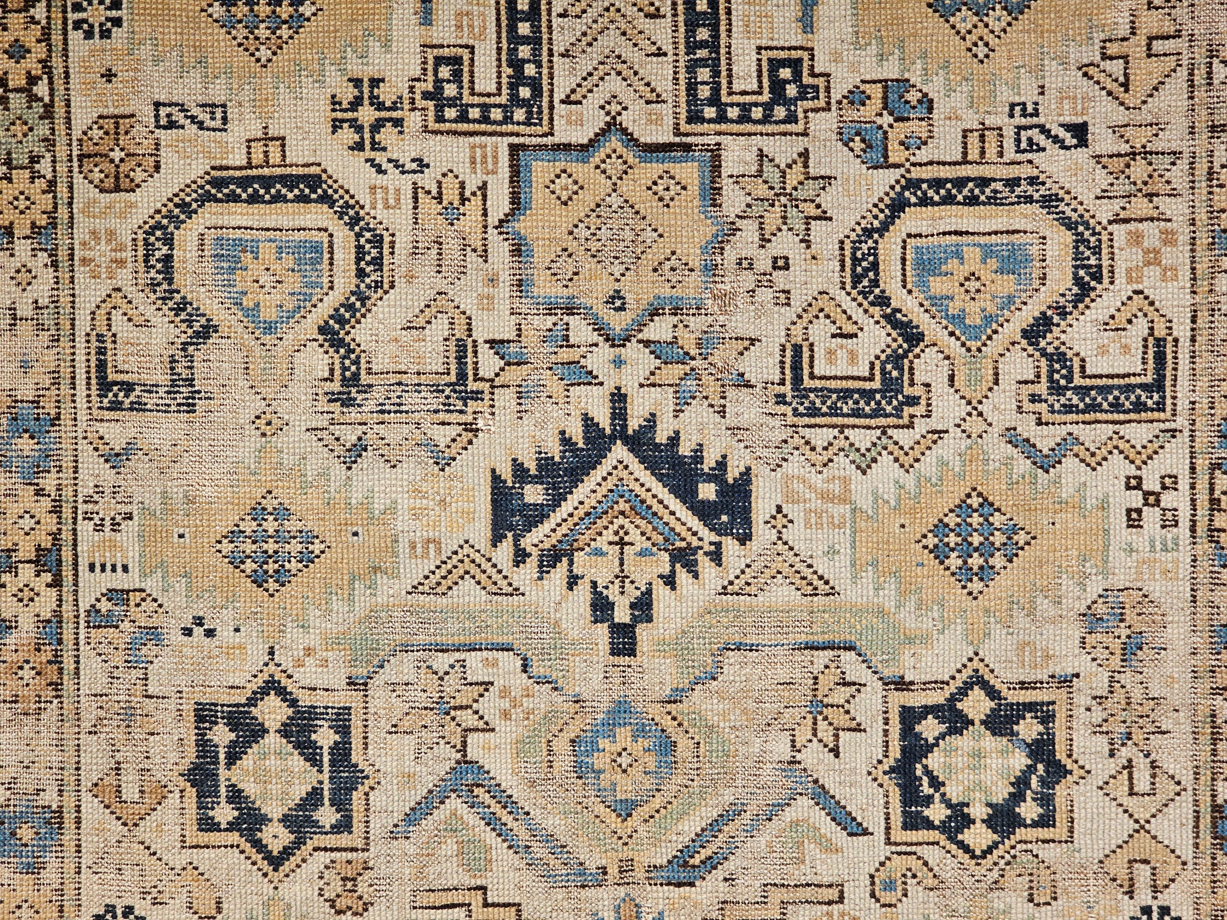 Alfombra caucásica Shirvan del siglo XIX en tonos tostado, azul, azul marino, verde y marrón 4