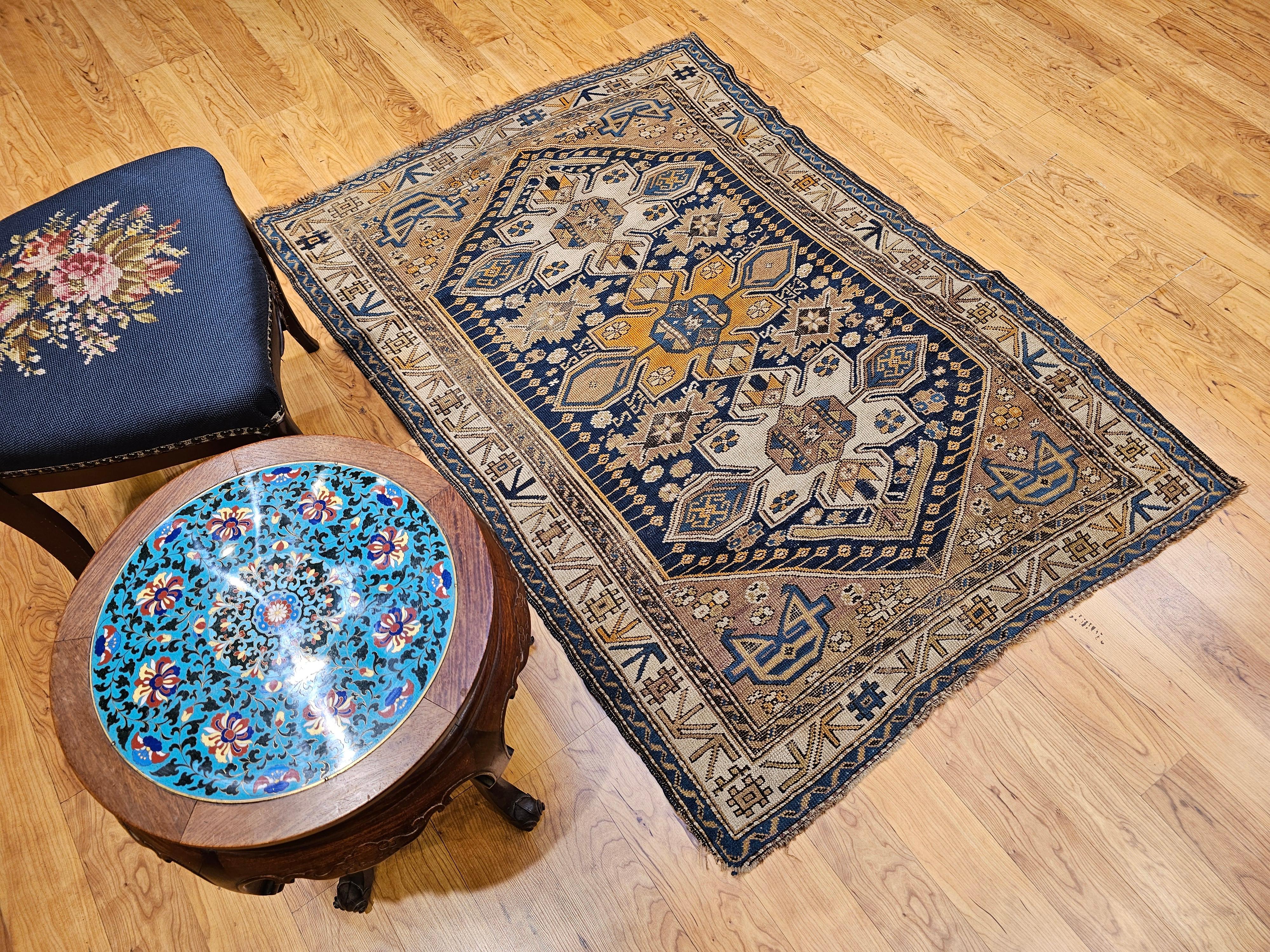 Tapis Shirvan du Caucase du 19ème siècle en vente 9