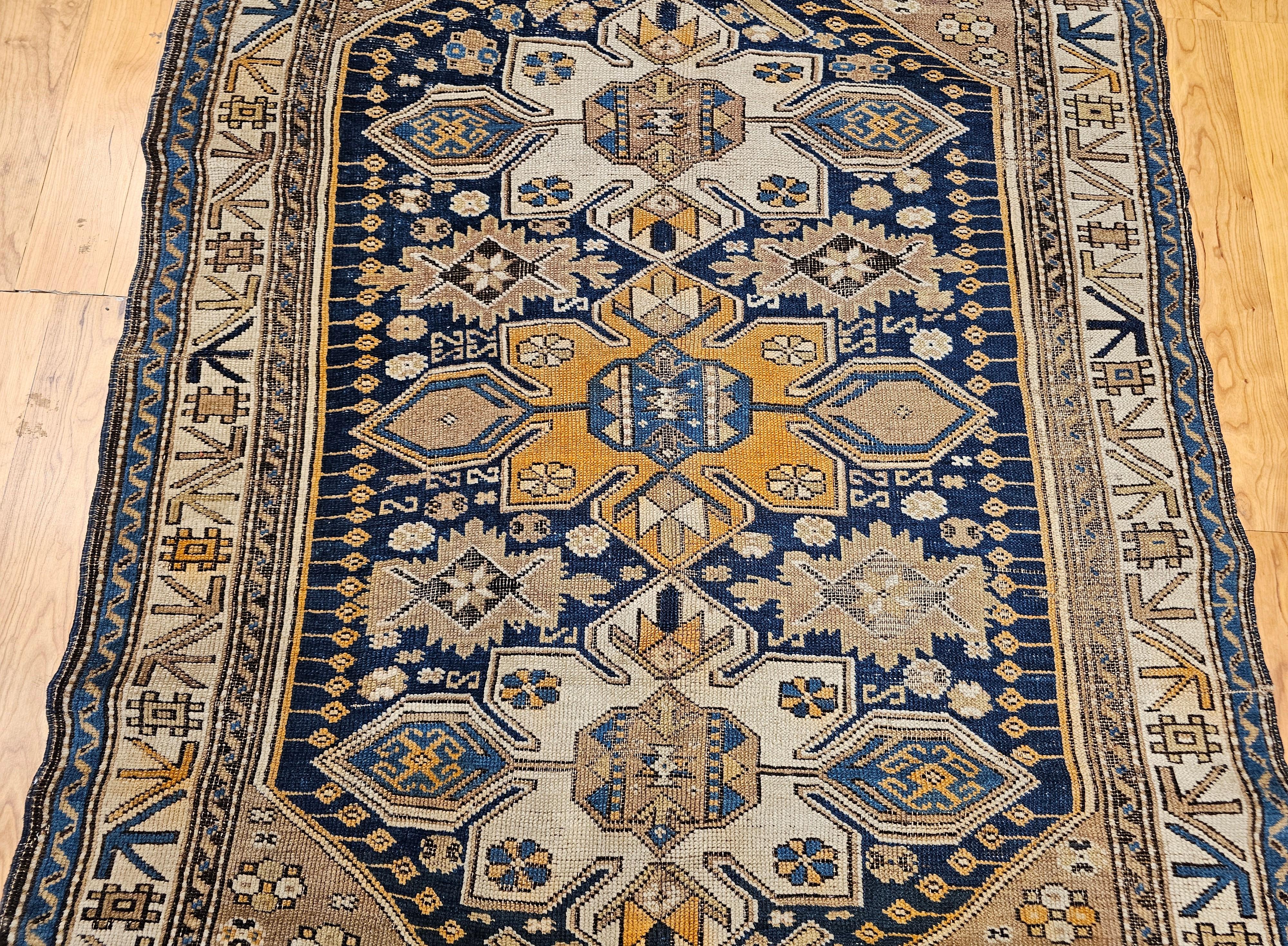 Teinture végétale Tapis Shirvan du Caucase du 19ème siècle en vente