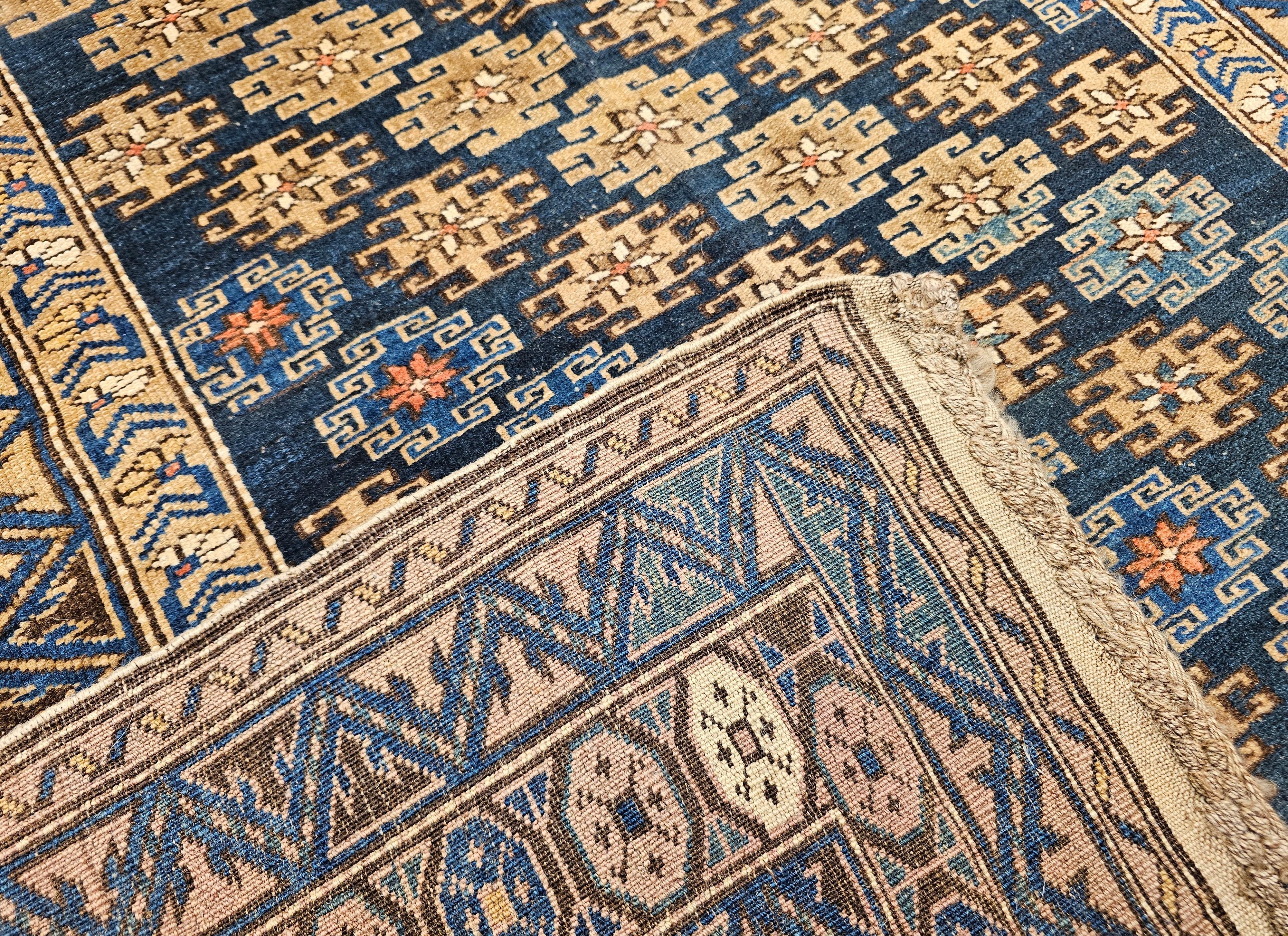 Tapis Shirvan caucasien du 19ème siècle à motif géométrique en vente 3