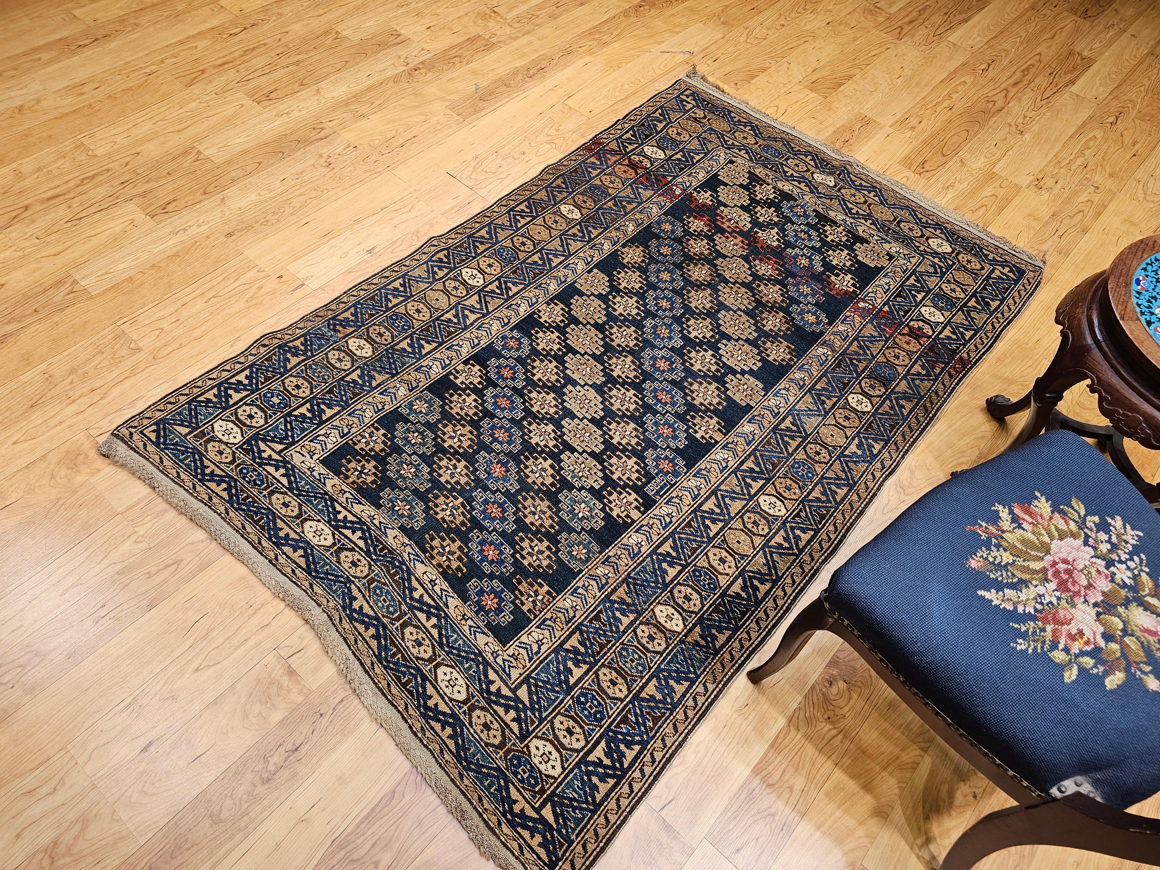 Tapis Shirvan caucasien du 19ème siècle à motif géométrique en vente 6