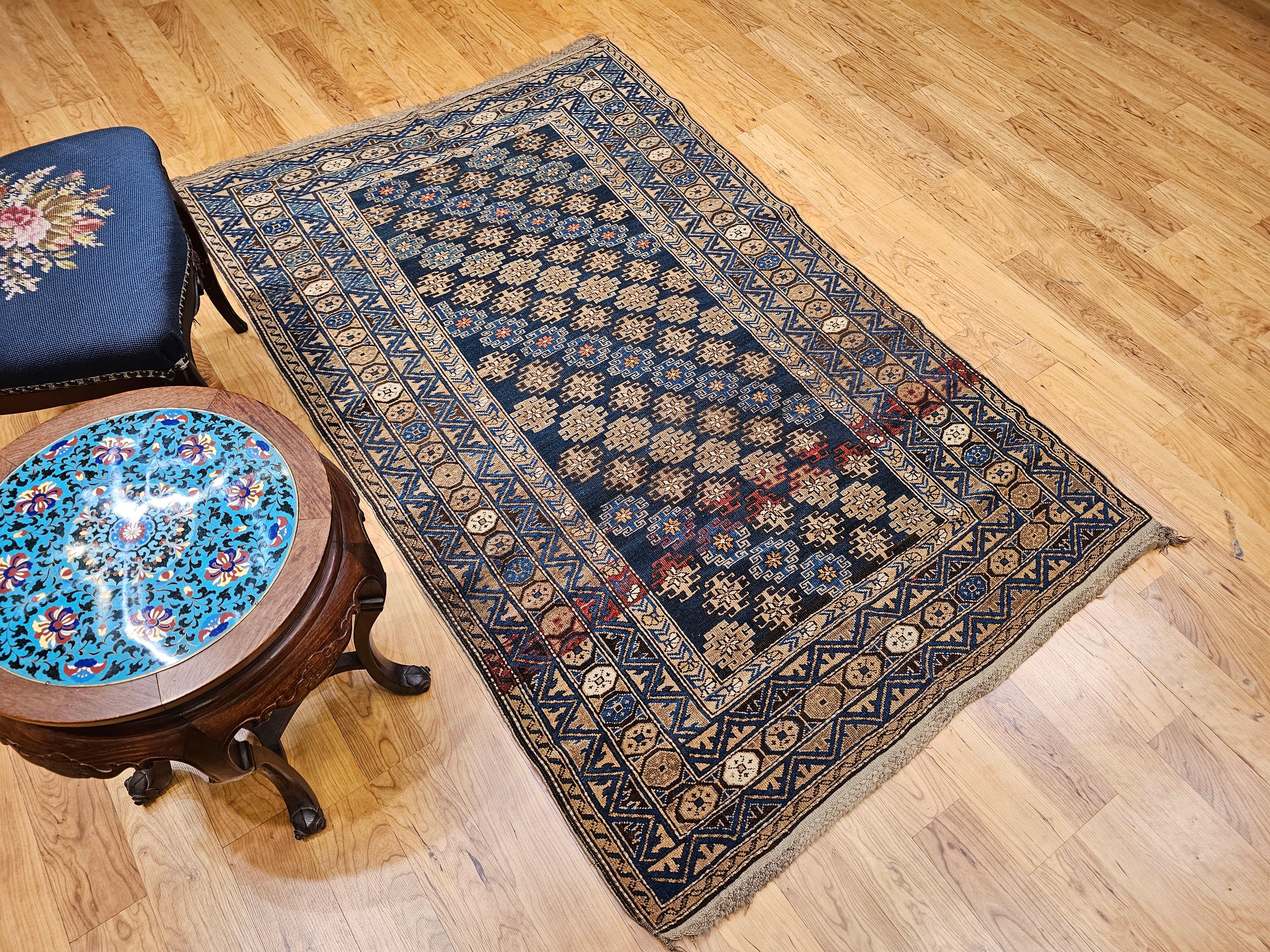 Tapis Shirvan caucasien du 19ème siècle à motif géométrique en vente 8